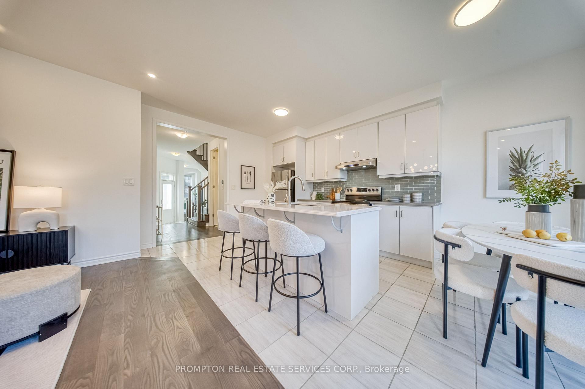 Photo 8 of 16 Ness Drive, Richmond Hill, Rural Richmond Hill — HOMEH