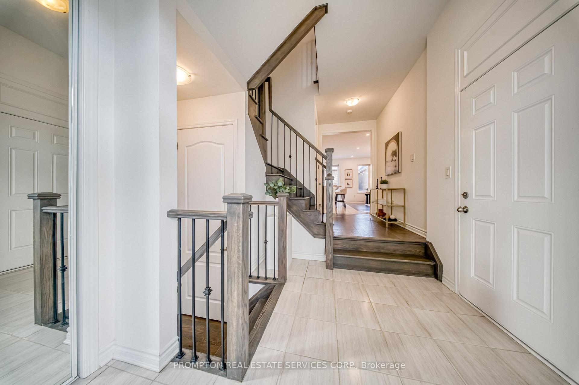 Photo 6 of 16 Ness Drive, Richmond Hill, Rural Richmond Hill — HOMEH