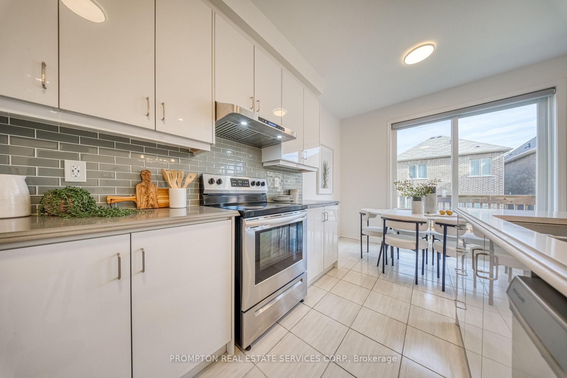 Photo 9 of 16 Ness Drive, Richmond Hill, Rural Richmond Hill — HOMEH