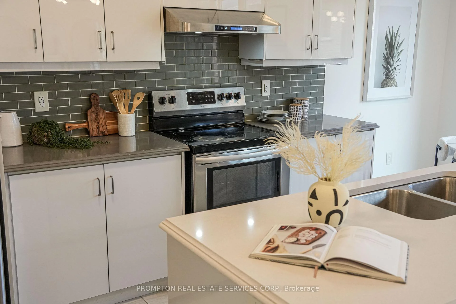 Photo 12 of 16 Ness Drive, Richmond Hill, Rural Richmond Hill — HOMEH