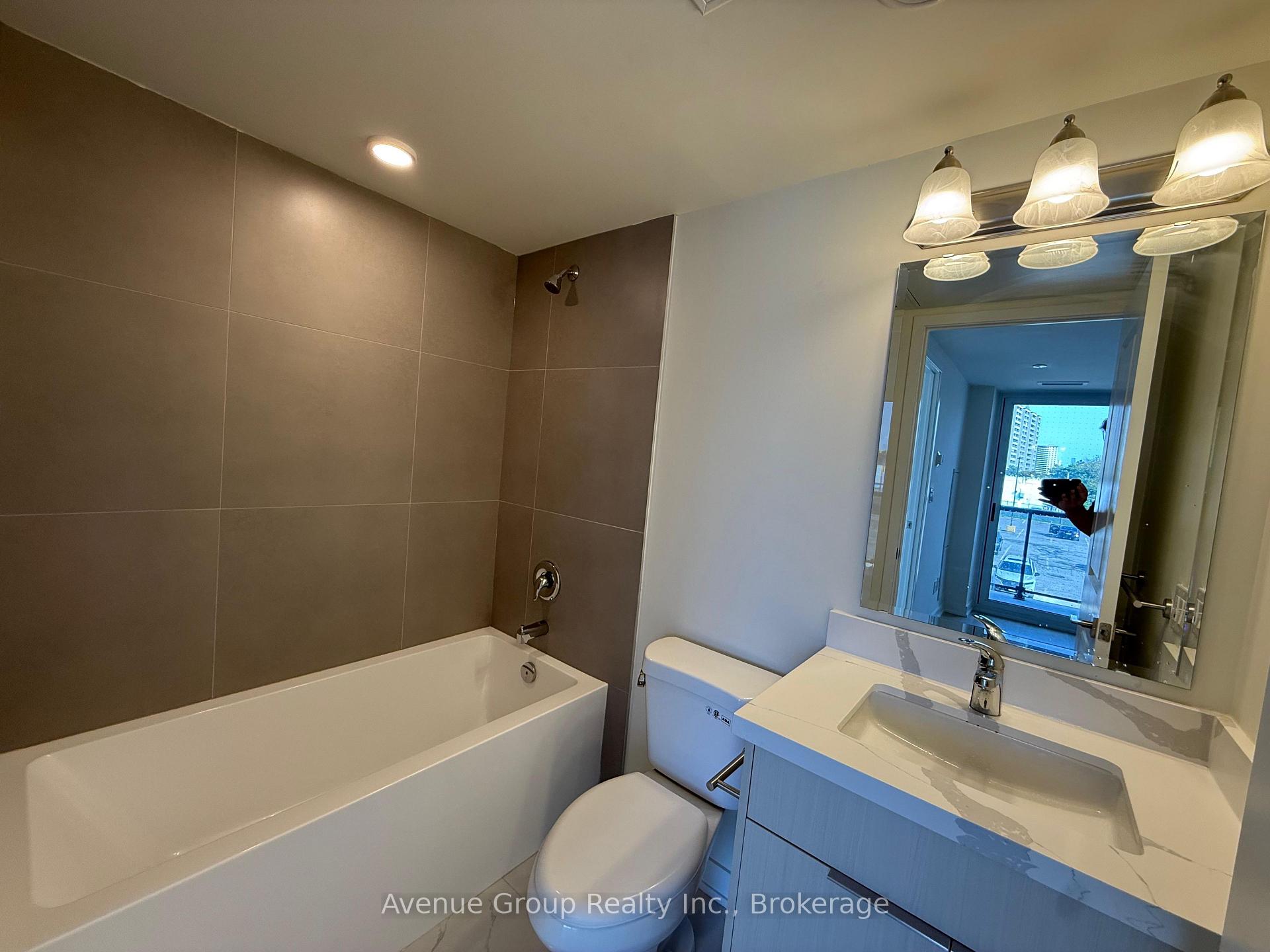 Photo 7 of Unit 215, 2825 Jane Street, North York, Glenfield-Jane Heights — HOMEH