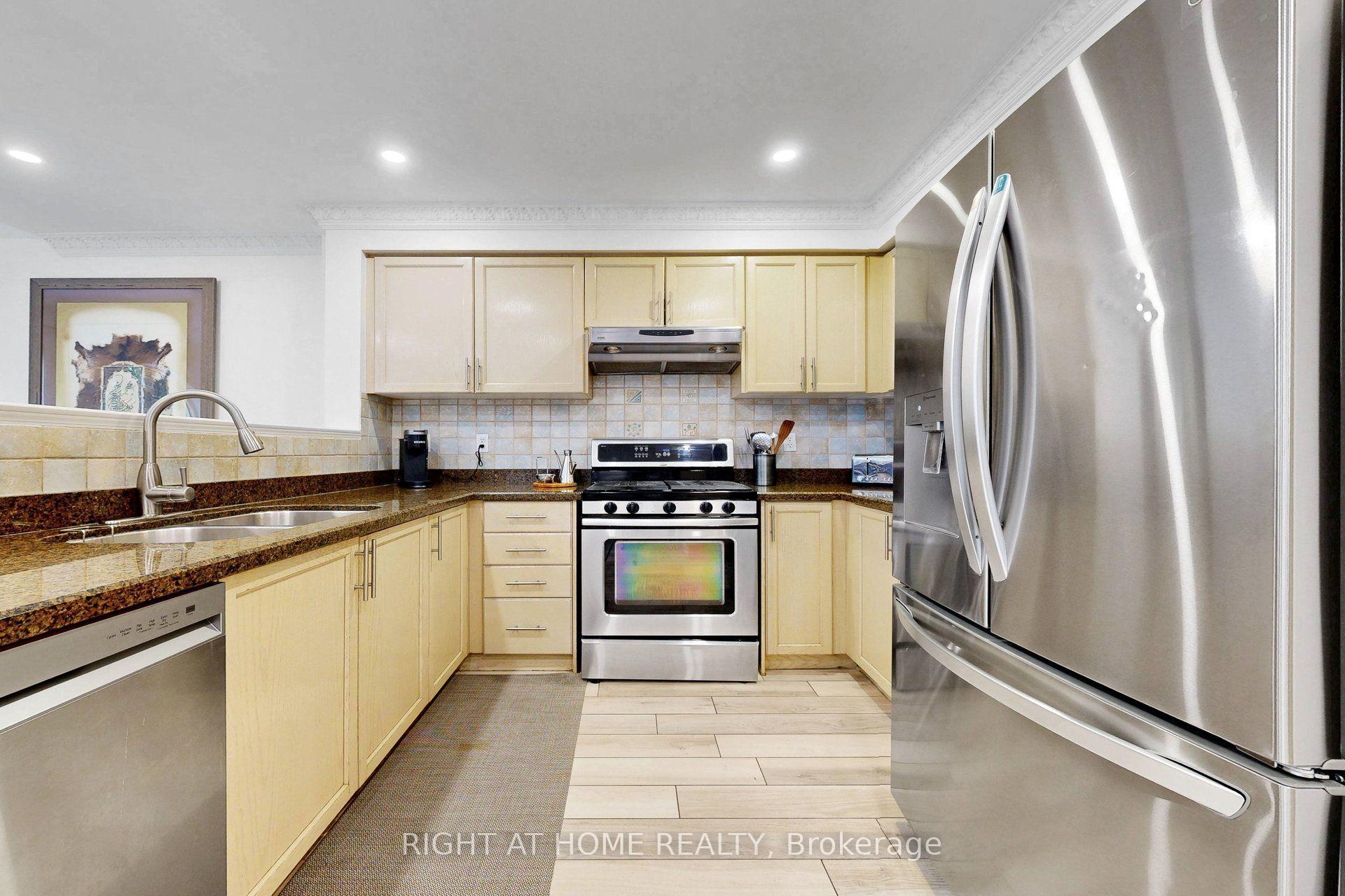 Photo 6 of 262 Wildberry Crescent, Vaughan, Vellore Village — HOMEH