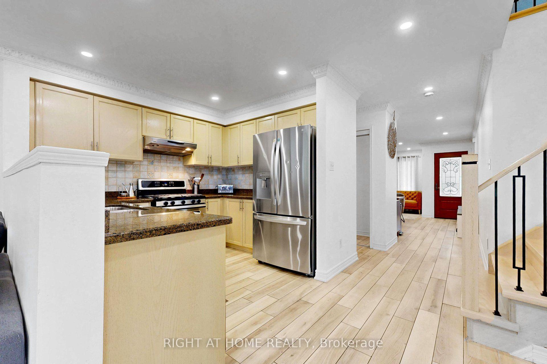 Photo 7 of 262 Wildberry Crescent, Vaughan, Vellore Village — HOMEH