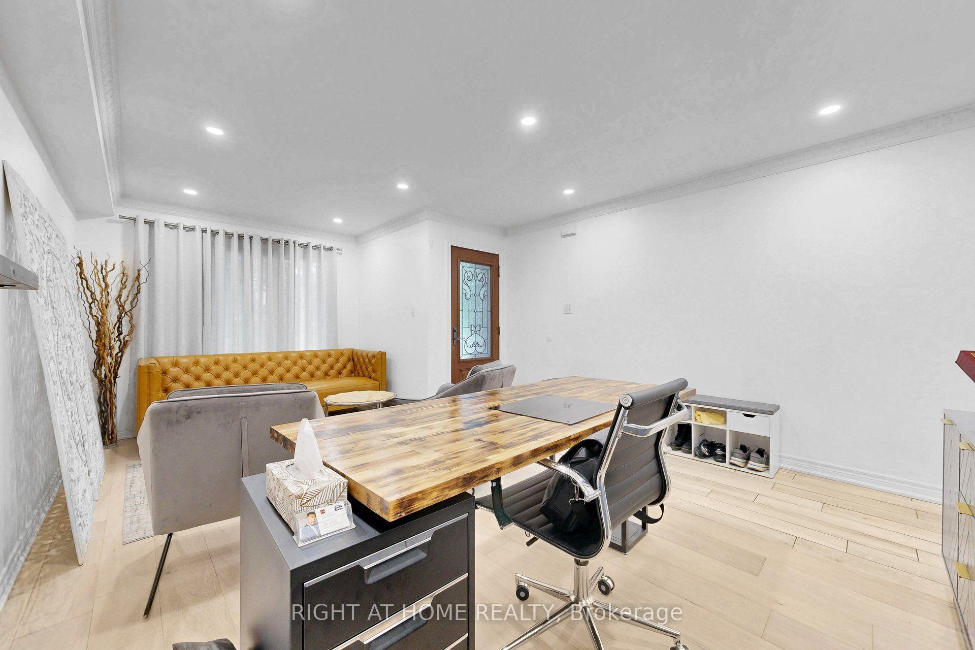 Photo 10 of 262 Wildberry Crescent, Vaughan, Vellore Village — HOMEH