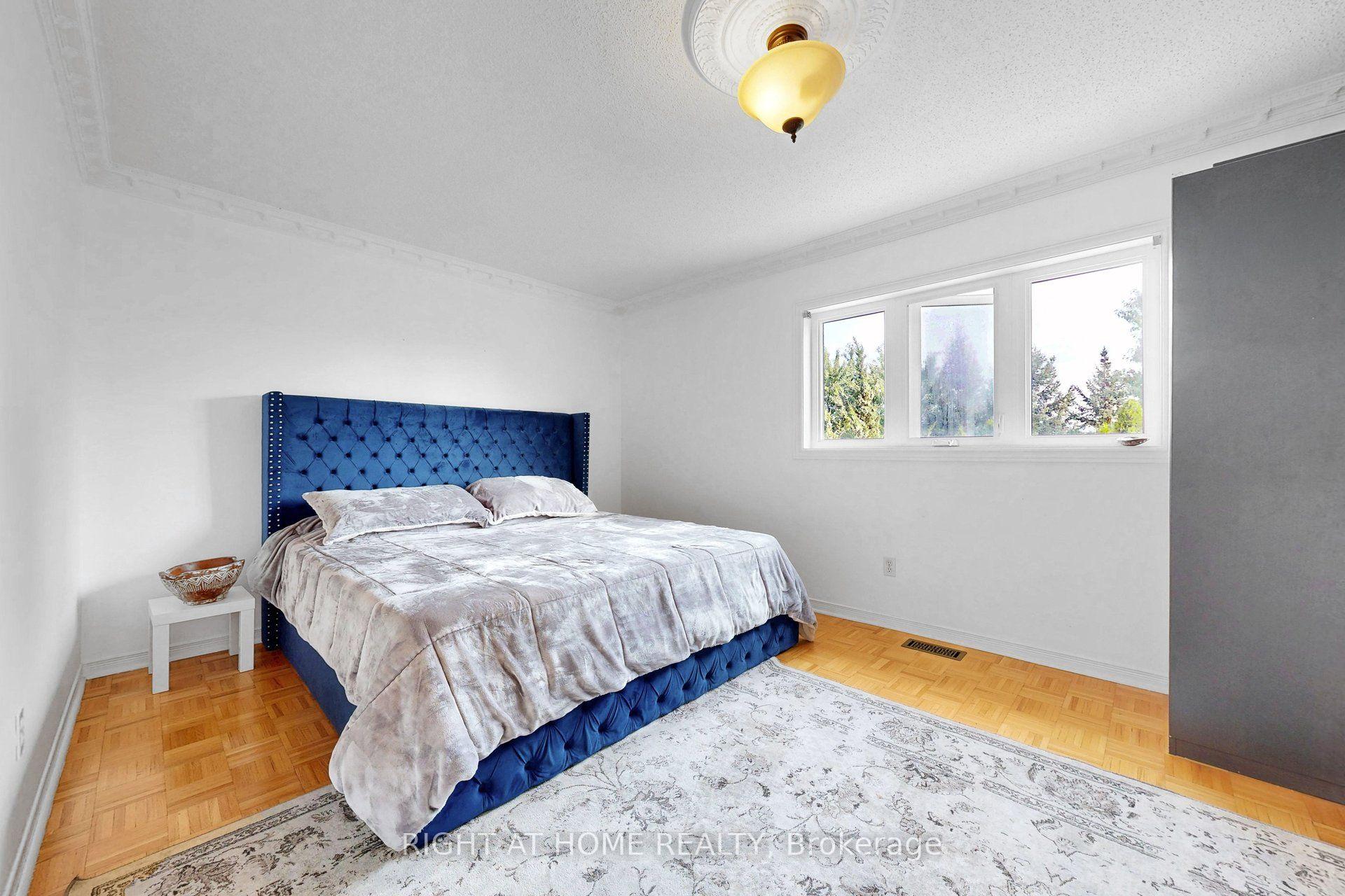 Photo 13 of 262 Wildberry Crescent, Vaughan, Vellore Village — HOMEH