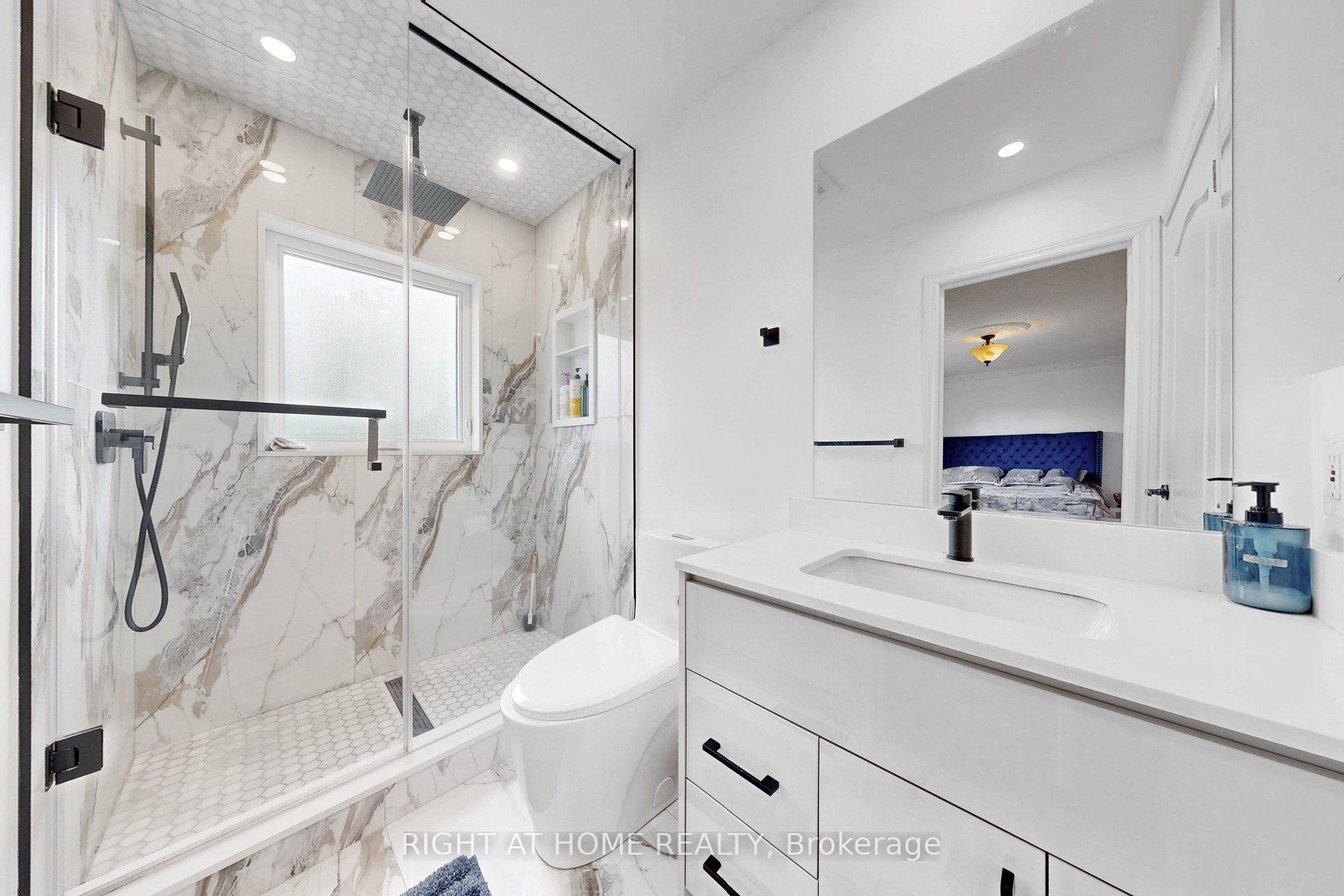 Photo 15 of 262 Wildberry Crescent, Vaughan, Vellore Village — HOMEH