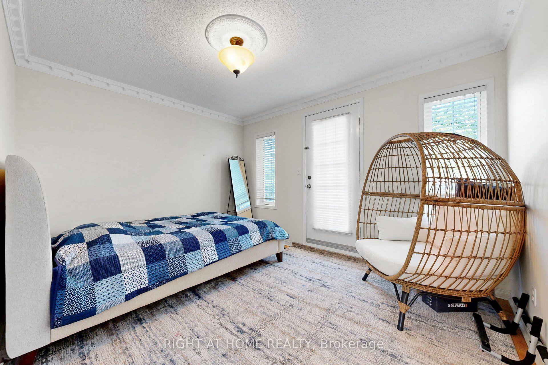 Photo 19 of 262 Wildberry Crescent, Vaughan, Vellore Village — HOMEH