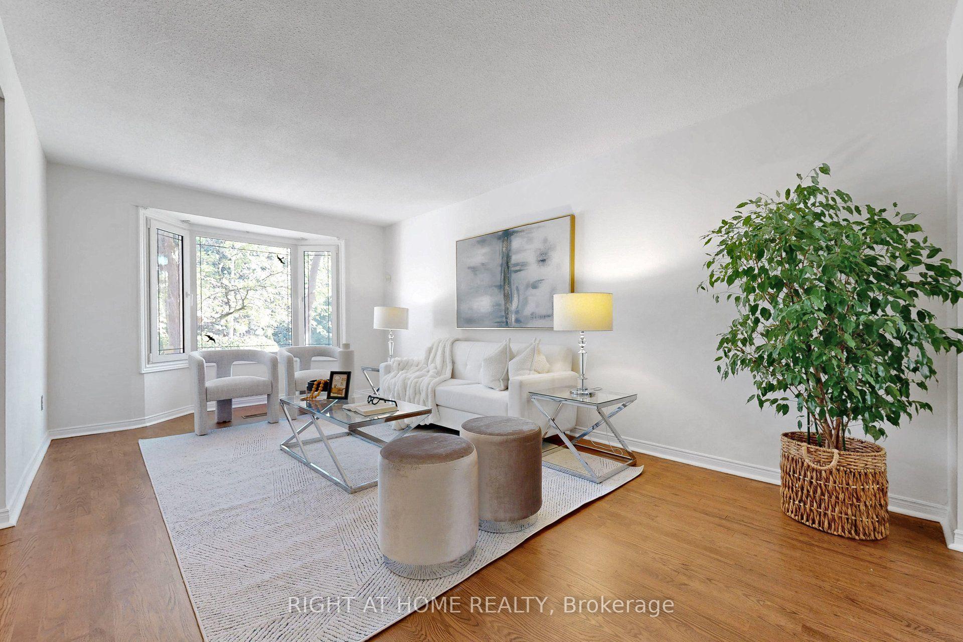 Photo 4 of 30 Abraham Avenue, Markham, Aileen-Willowbrook — HOMEH