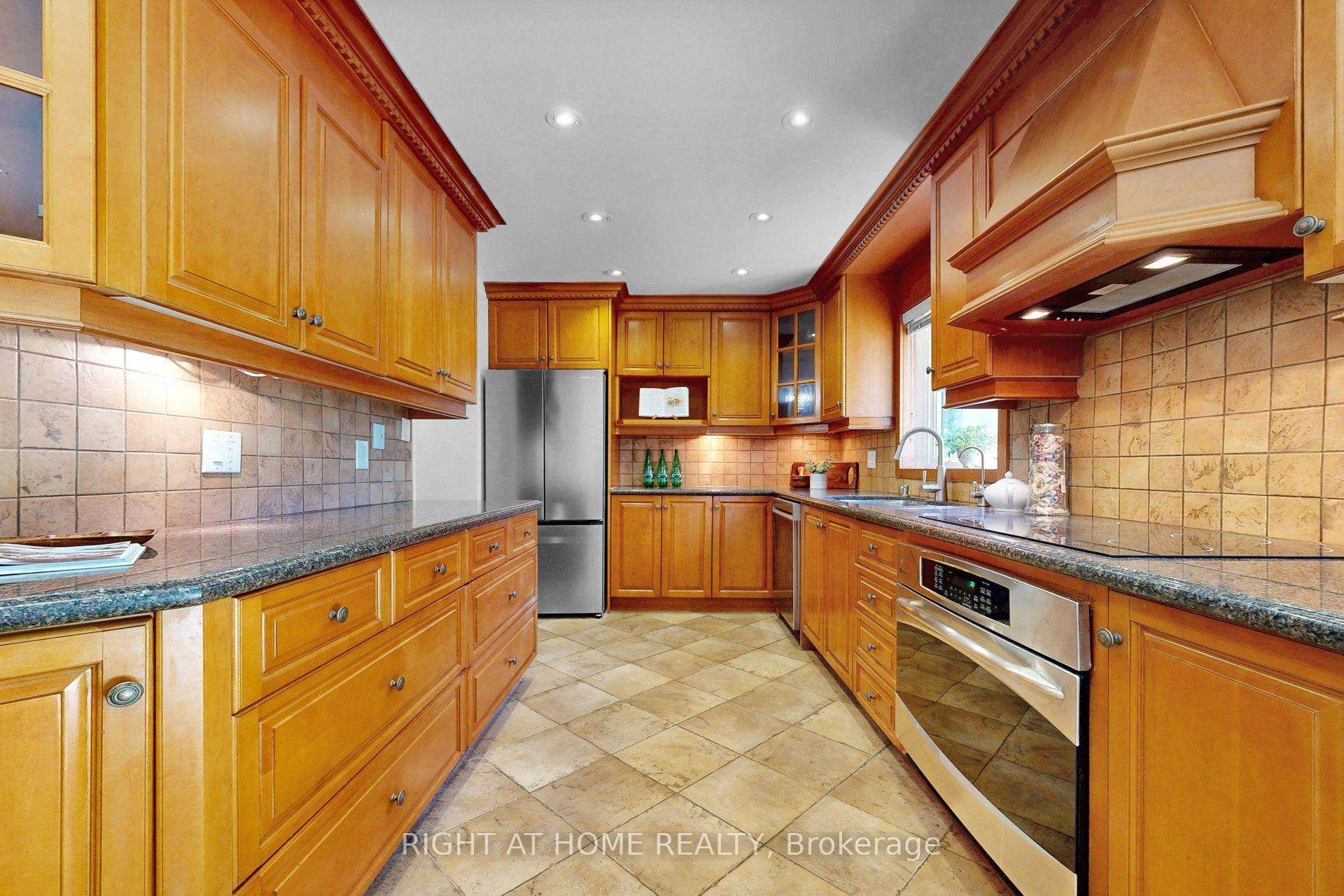 Photo 8 of 30 Abraham Avenue, Markham, Aileen-Willowbrook — HOMEH