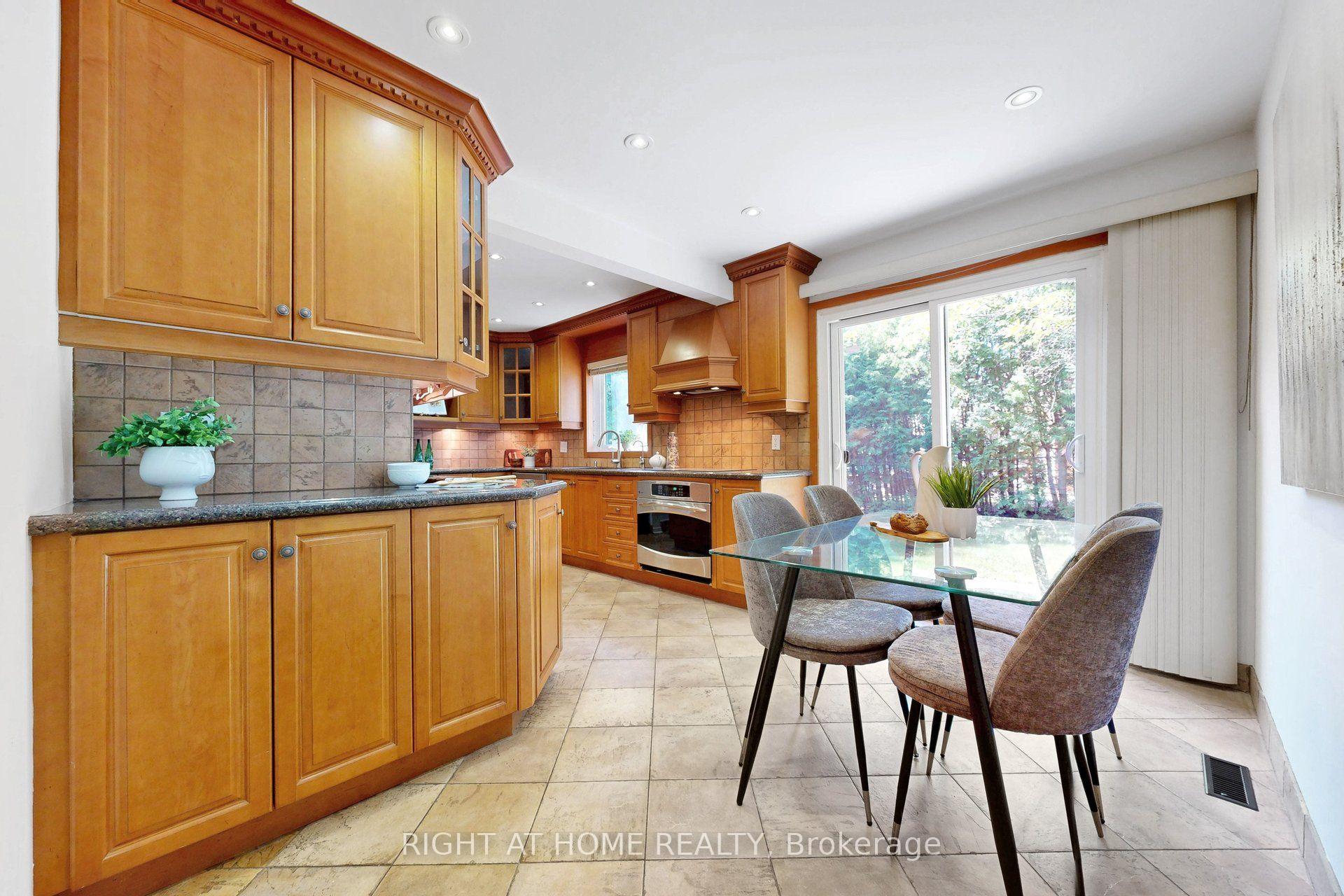 Photo 10 of 30 Abraham Avenue, Markham, Aileen-Willowbrook — HOMEH