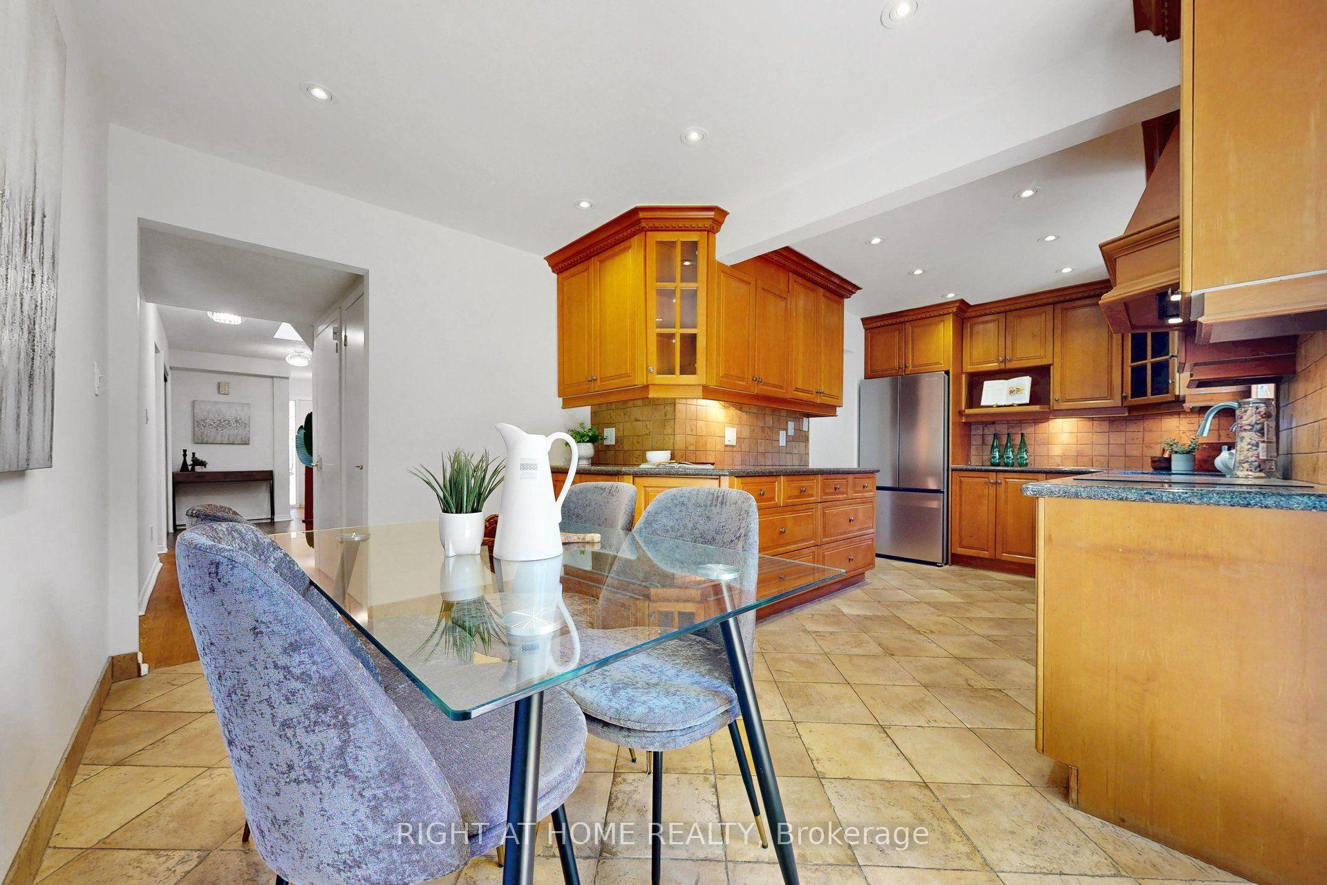Photo 11 of 30 Abraham Avenue, Markham, Aileen-Willowbrook — HOMEH