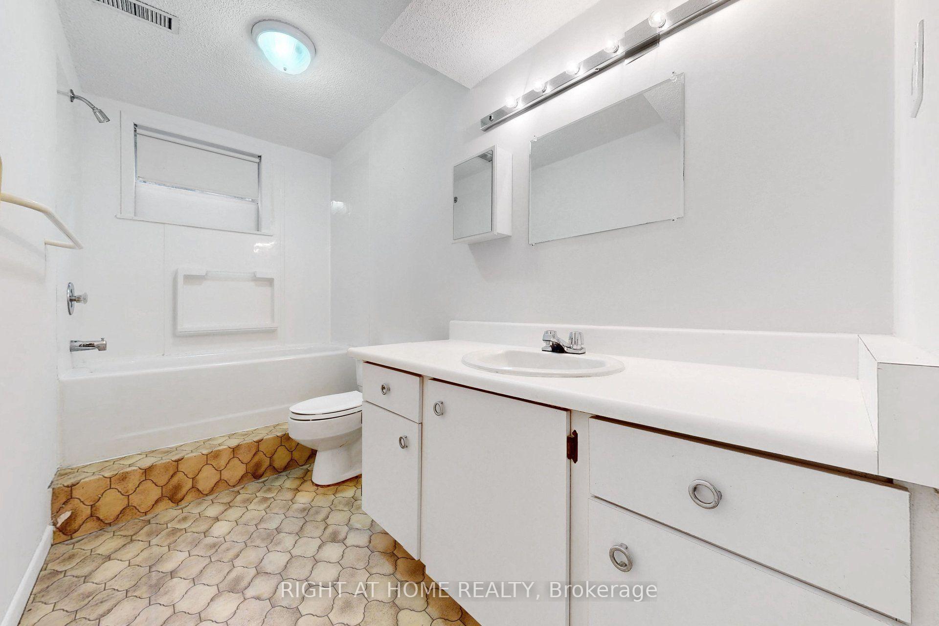 Photo 38 of 30 Abraham Avenue, Markham, Aileen-Willowbrook — HOMEH