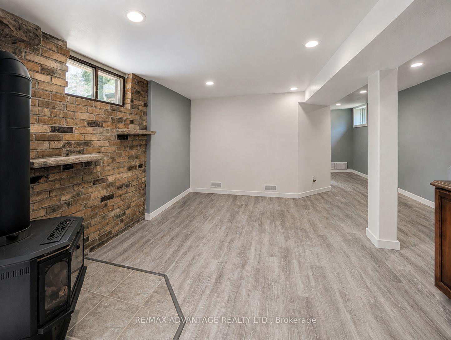 Photo 23 of 148 Sanders Street, London, East M — HOMEH