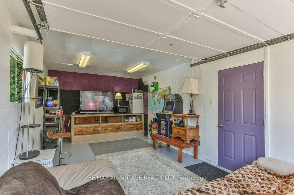 Photo 28 of 148 Sanders Street, London, East M — HOMEH