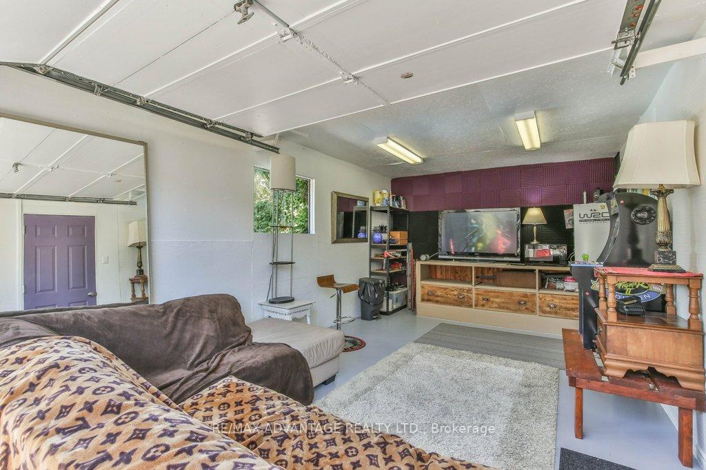 Photo 29 of 148 Sanders Street, London, East M — HOMEH