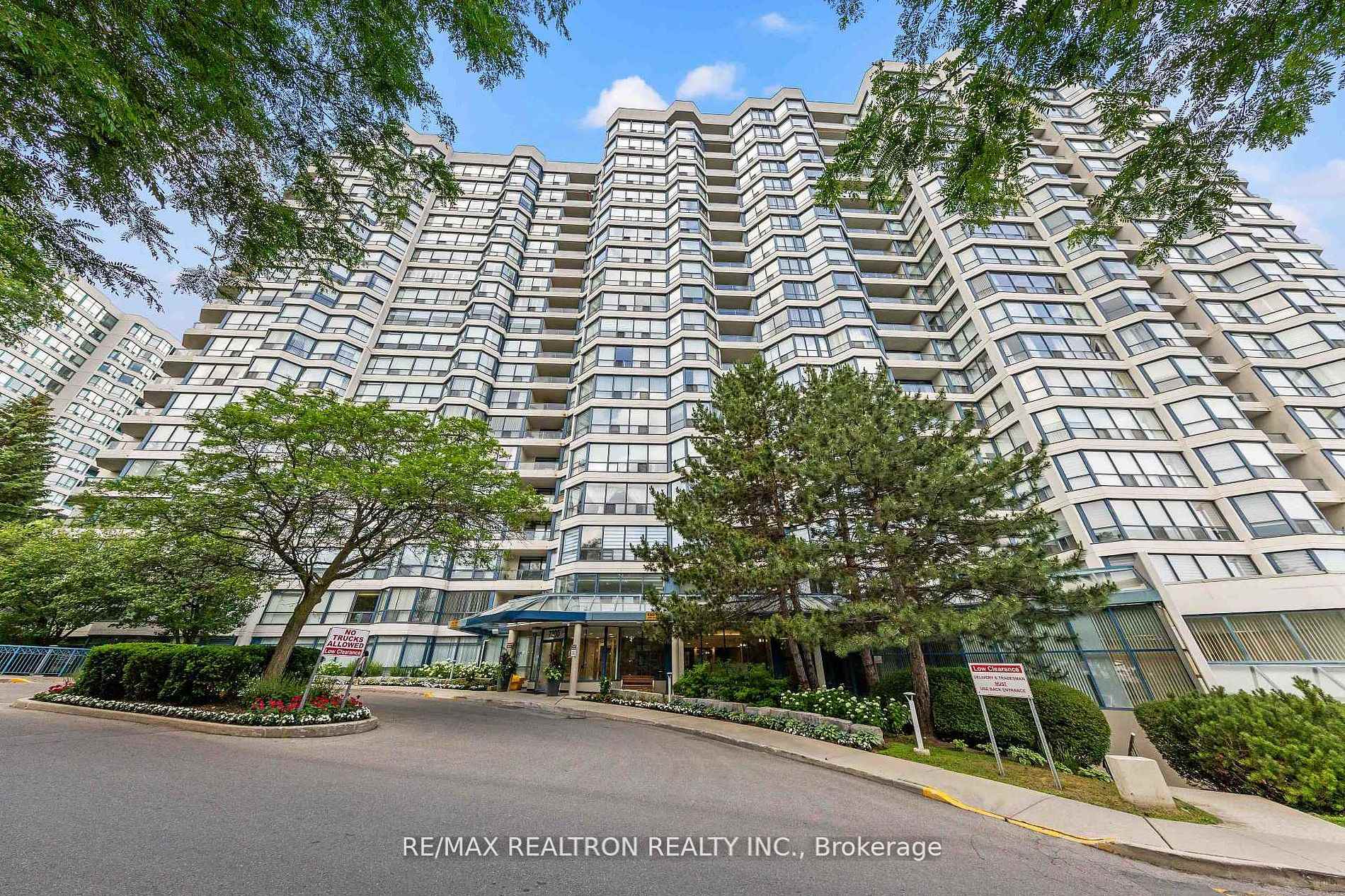 Photo 4 of Unit 210, 7300 Yonge Street, Vaughan, Crestwood-Springfarm-Yorkhill — HOMEH