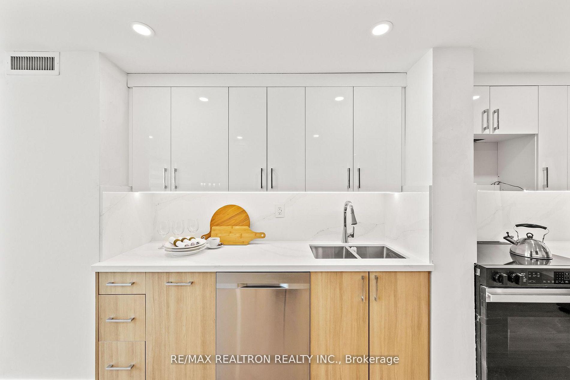 Photo 12 of Unit 210, 7300 Yonge Street, Vaughan, Crestwood-Springfarm-Yorkhill — HOMEH