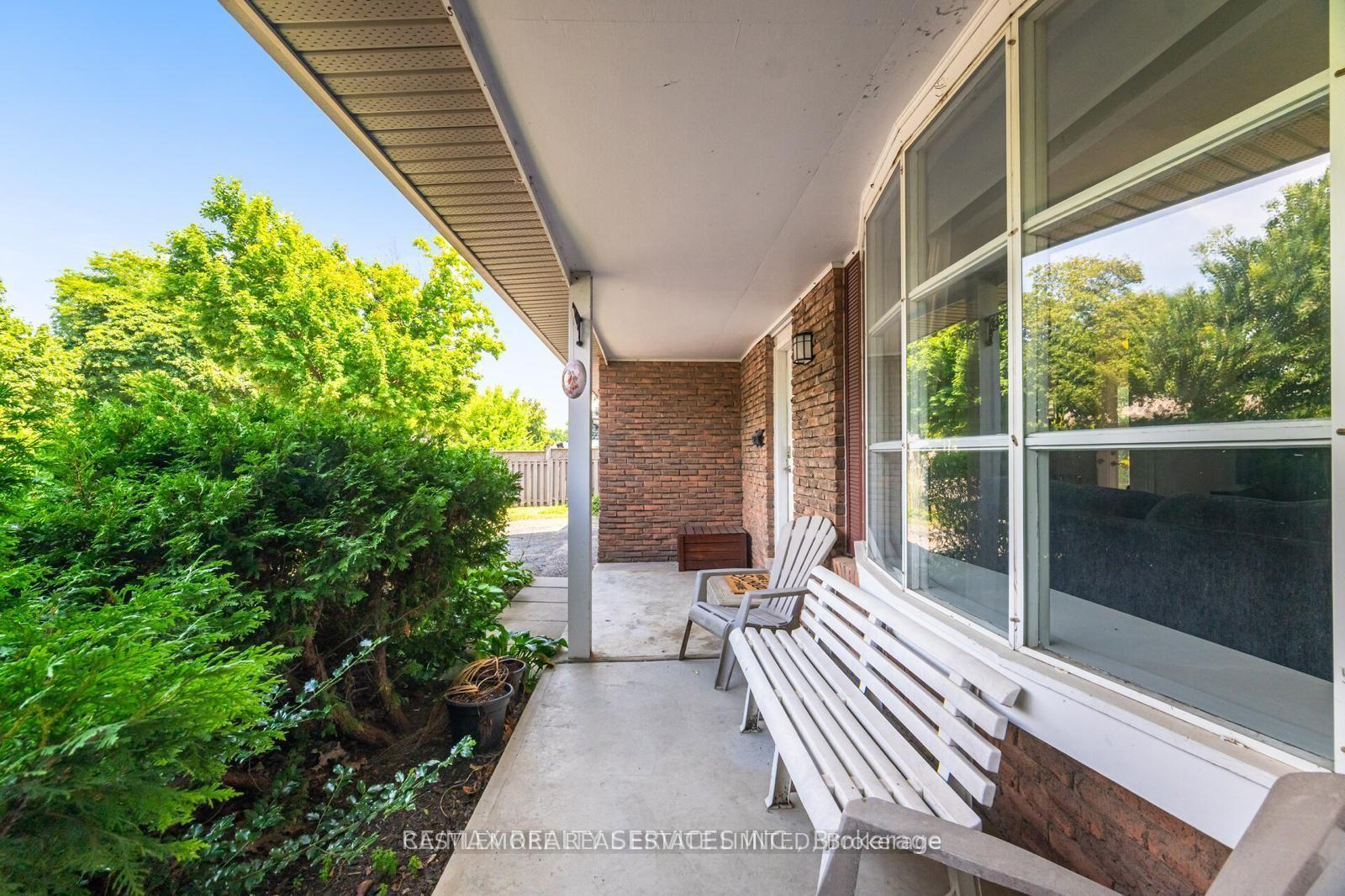 Photo 2 of 62 ambleside Drive, Brampton, Brampton South — HOMEH