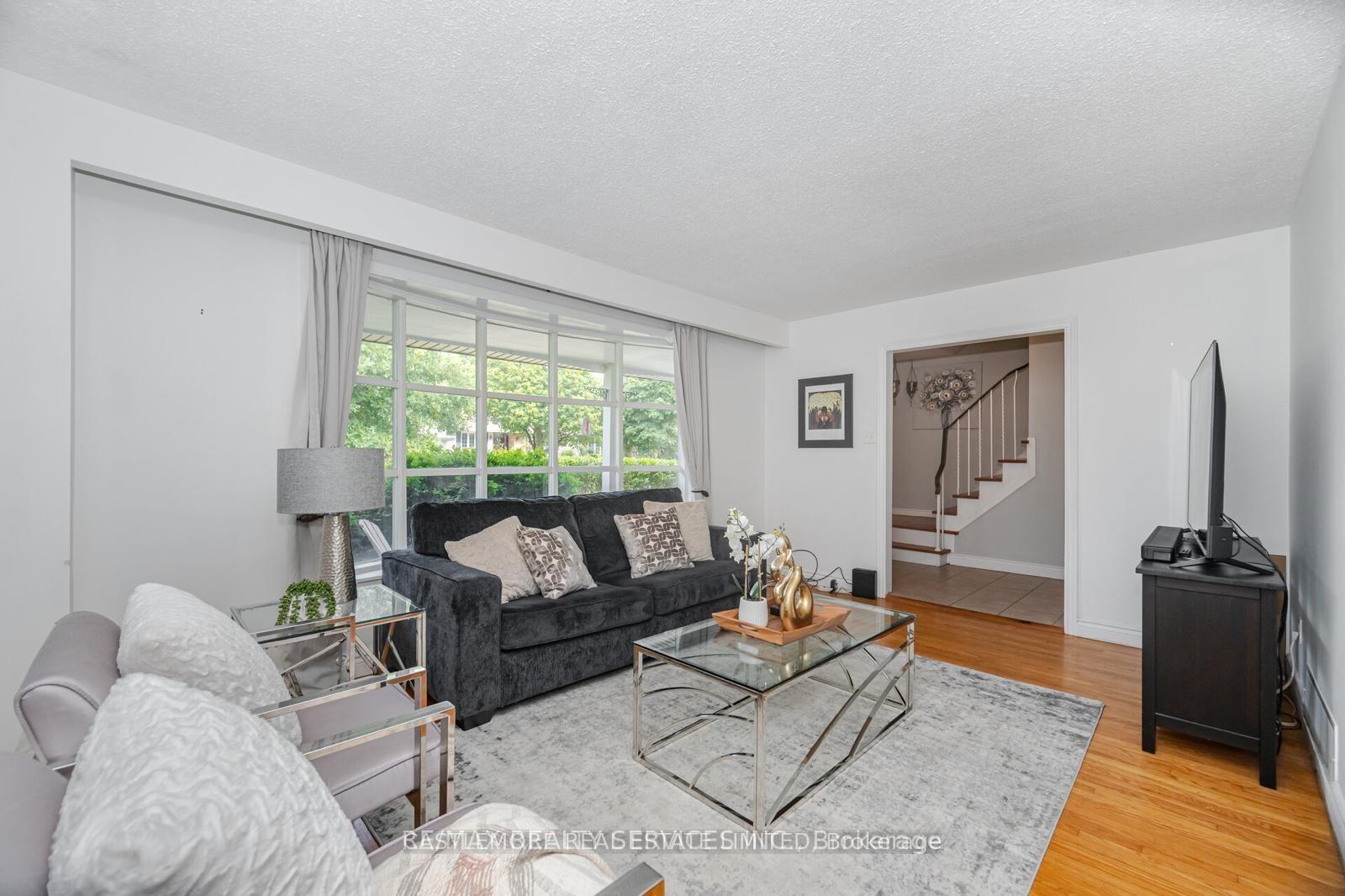 Photo 4 of 62 ambleside Drive, Brampton, Brampton South — HOMEH