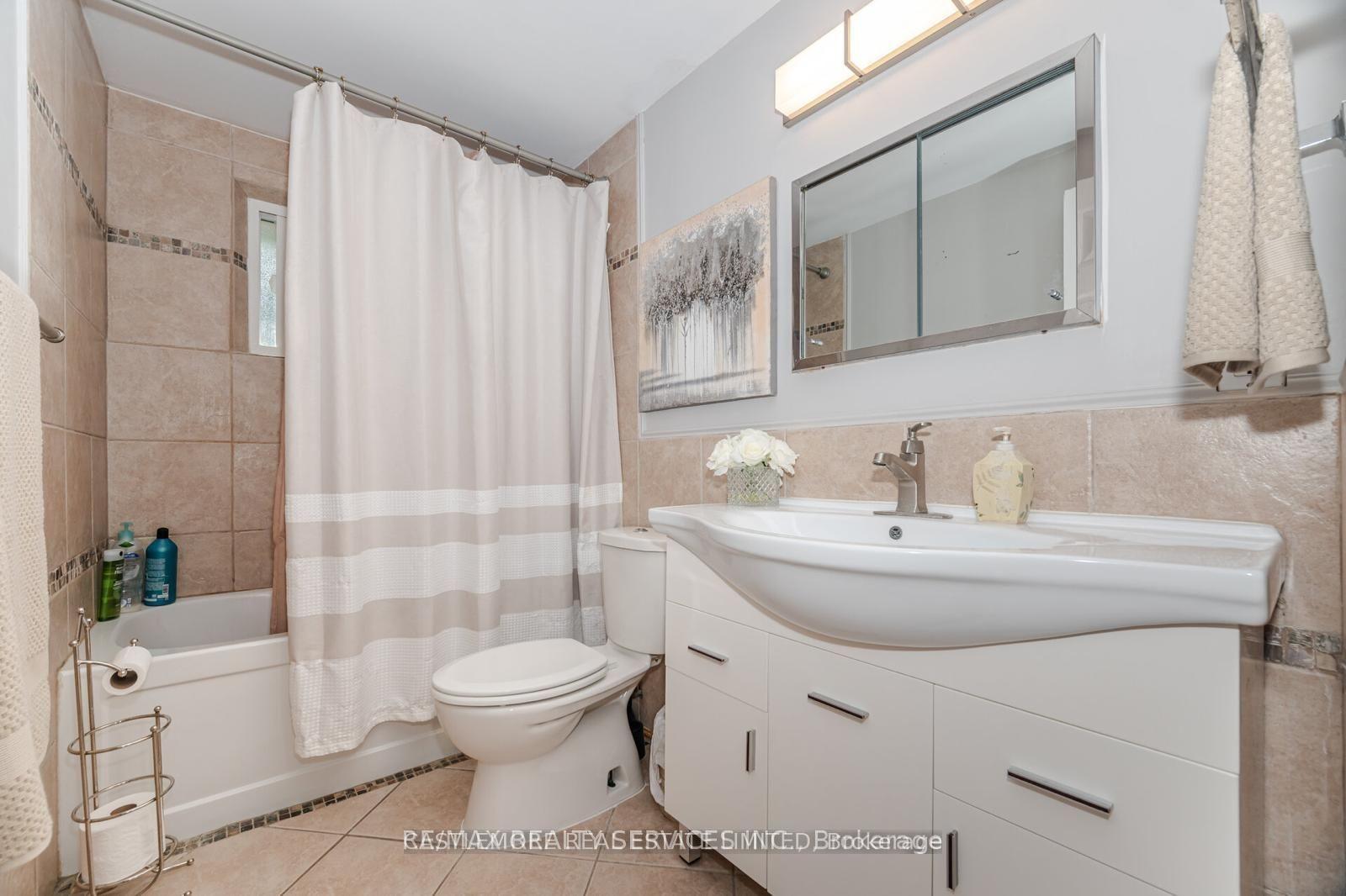 Photo 12 of 62 ambleside Drive, Brampton, Brampton South — HOMEH