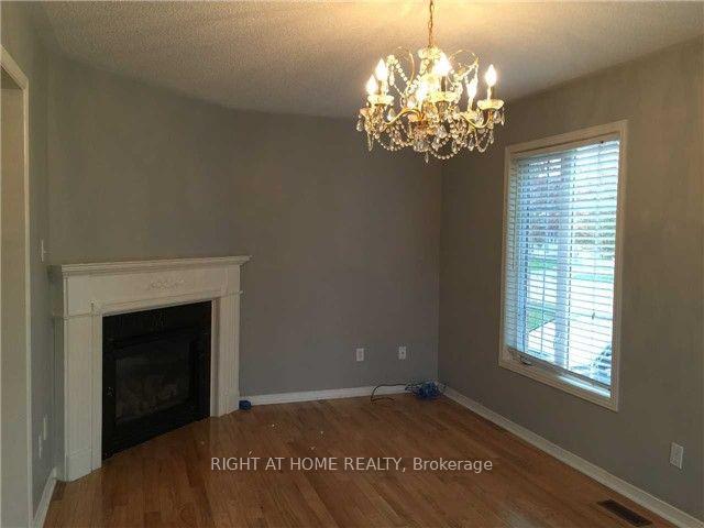 Photo 3 of 2 Silver Linden Drive, Richmond Hill, Langstaff — HOMEH