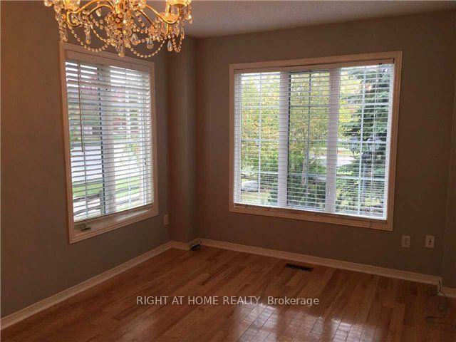 Photo 4 of 2 Silver Linden Drive, Richmond Hill, Langstaff — HOMEH