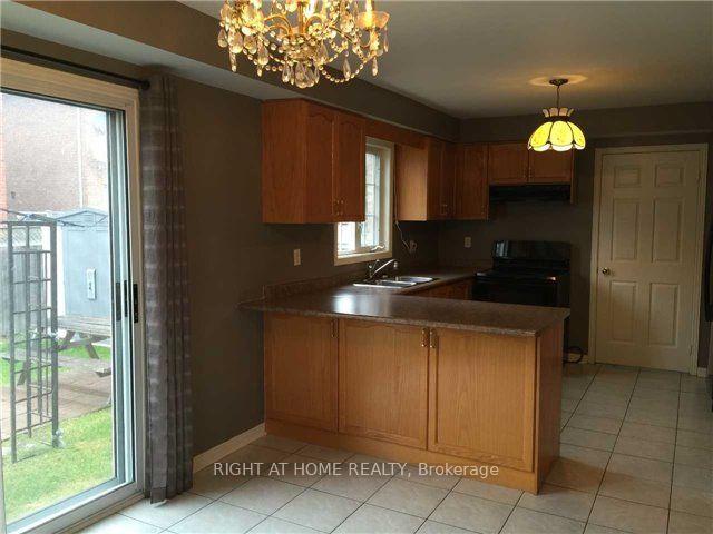 Photo 6 of 2 Silver Linden Drive, Richmond Hill, Langstaff — HOMEH