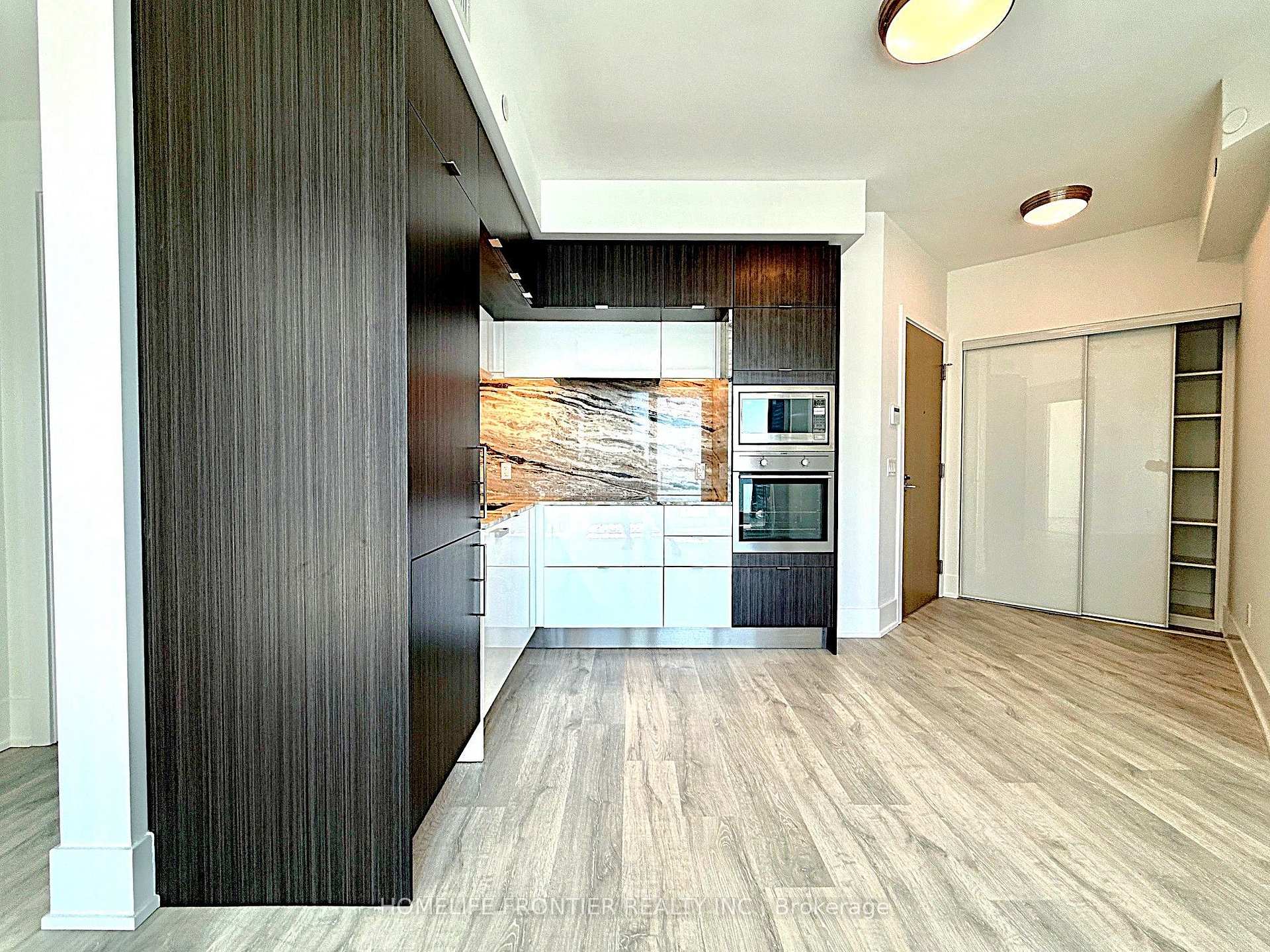 Photo 6 of Unit 811, 1 Edgewater Drive, Toronto, Waterfront Communities — HOMEH