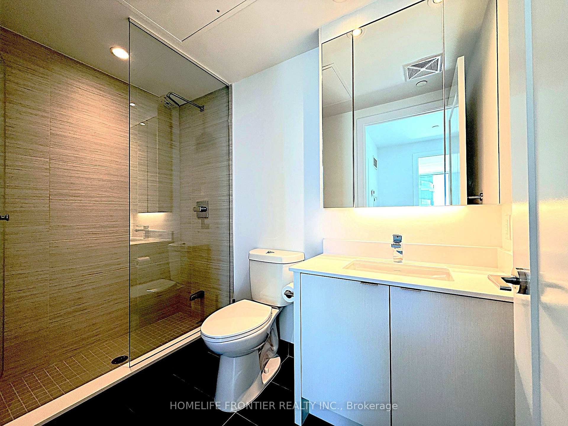Photo 16 of Unit 811, 1 Edgewater Drive, Toronto, Waterfront Communities — HOMEH