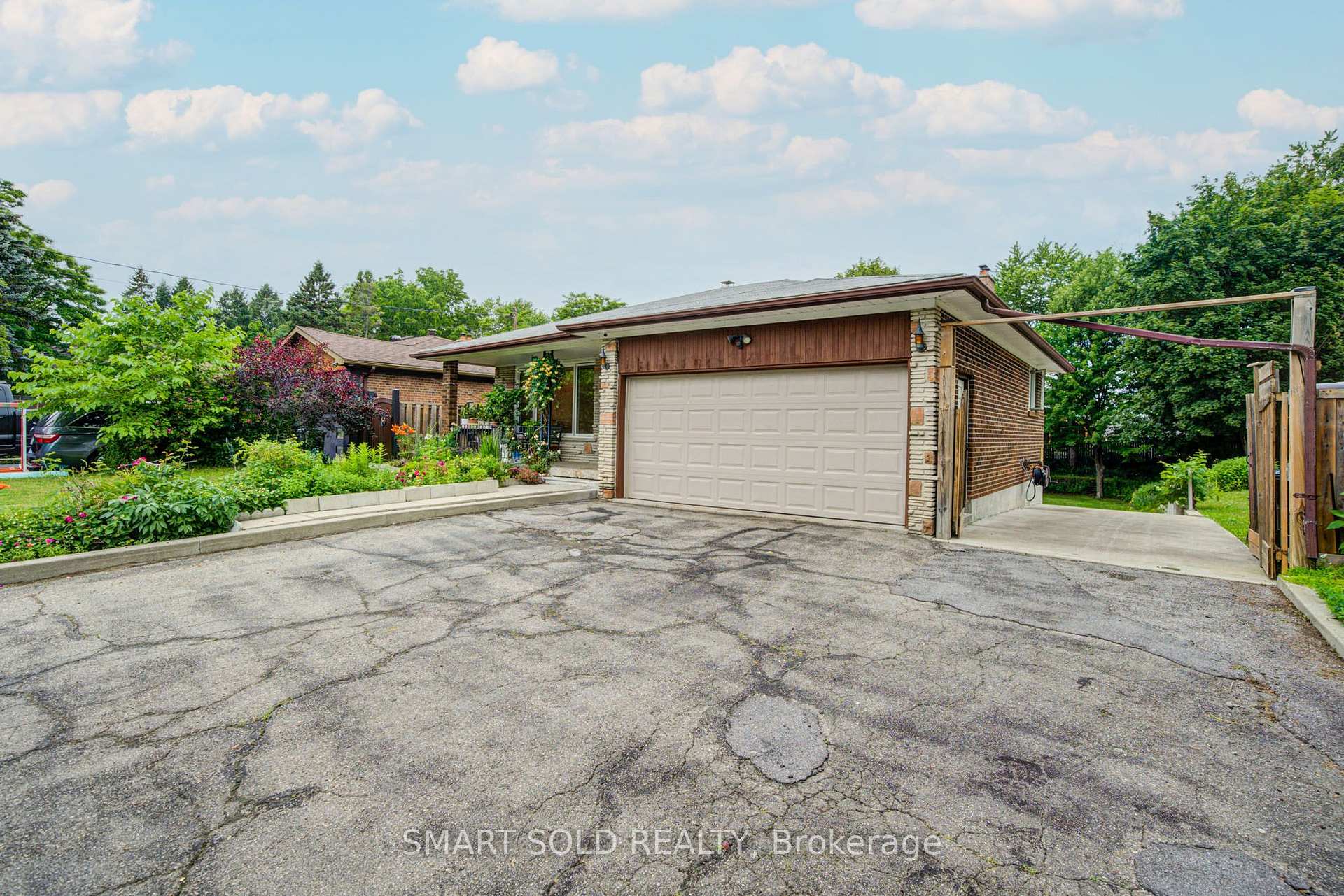 Photo 3 of 56 Gatesview Avenue, Scarborough, Scarborough Village — HOMEH