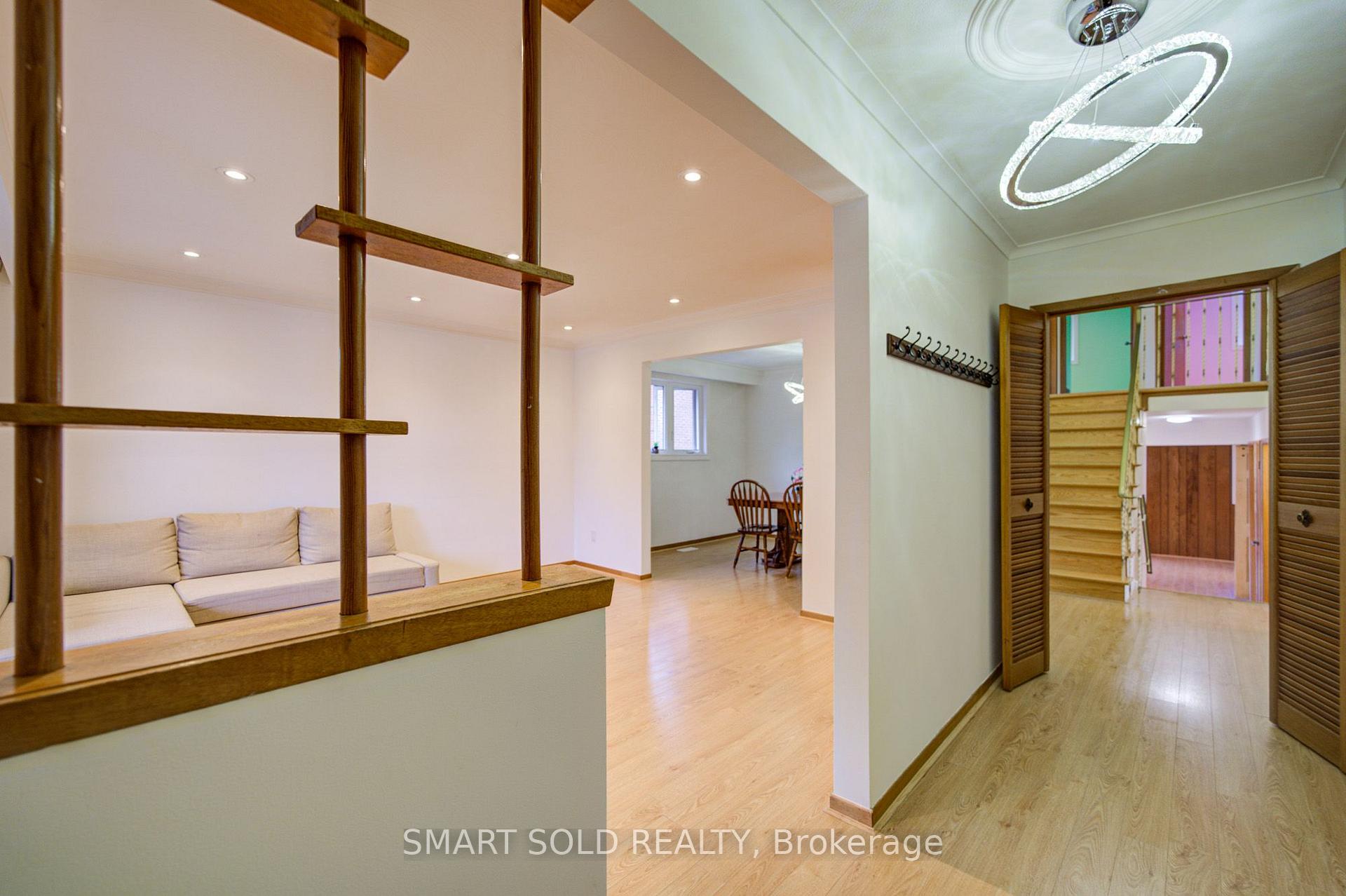 Photo 11 of 56 Gatesview Avenue, Scarborough, Scarborough Village — HOMEH