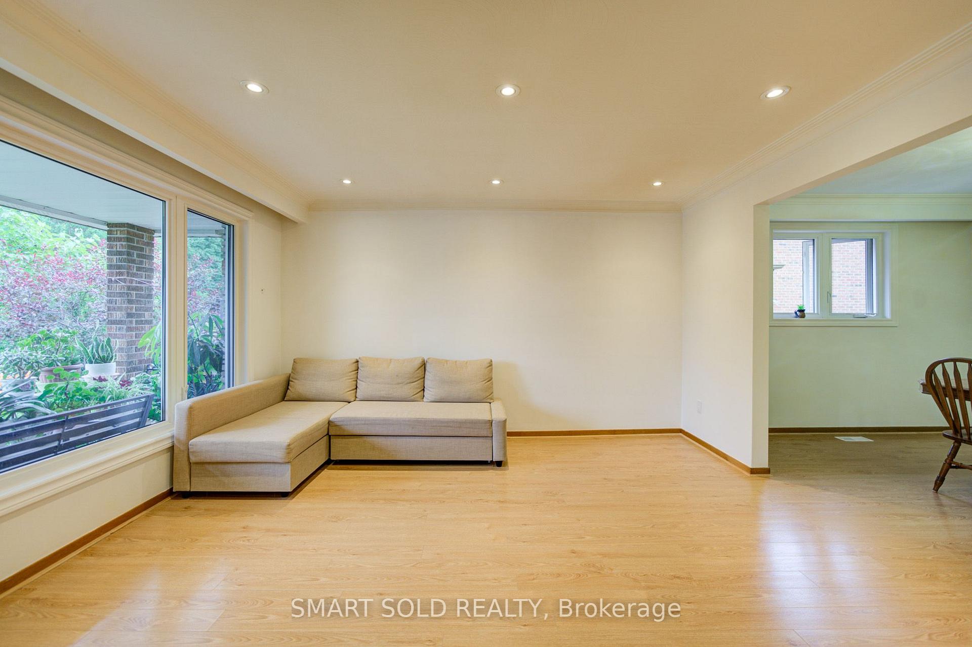Photo 12 of 56 Gatesview Avenue, Scarborough, Scarborough Village — HOMEH