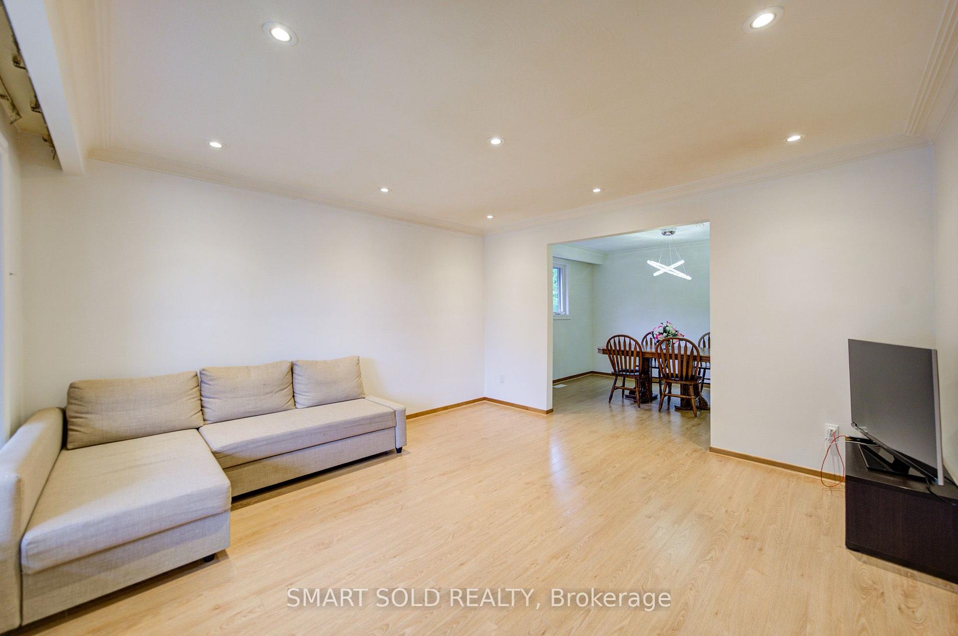 Photo 13 of 56 Gatesview Avenue, Scarborough, Scarborough Village — HOMEH