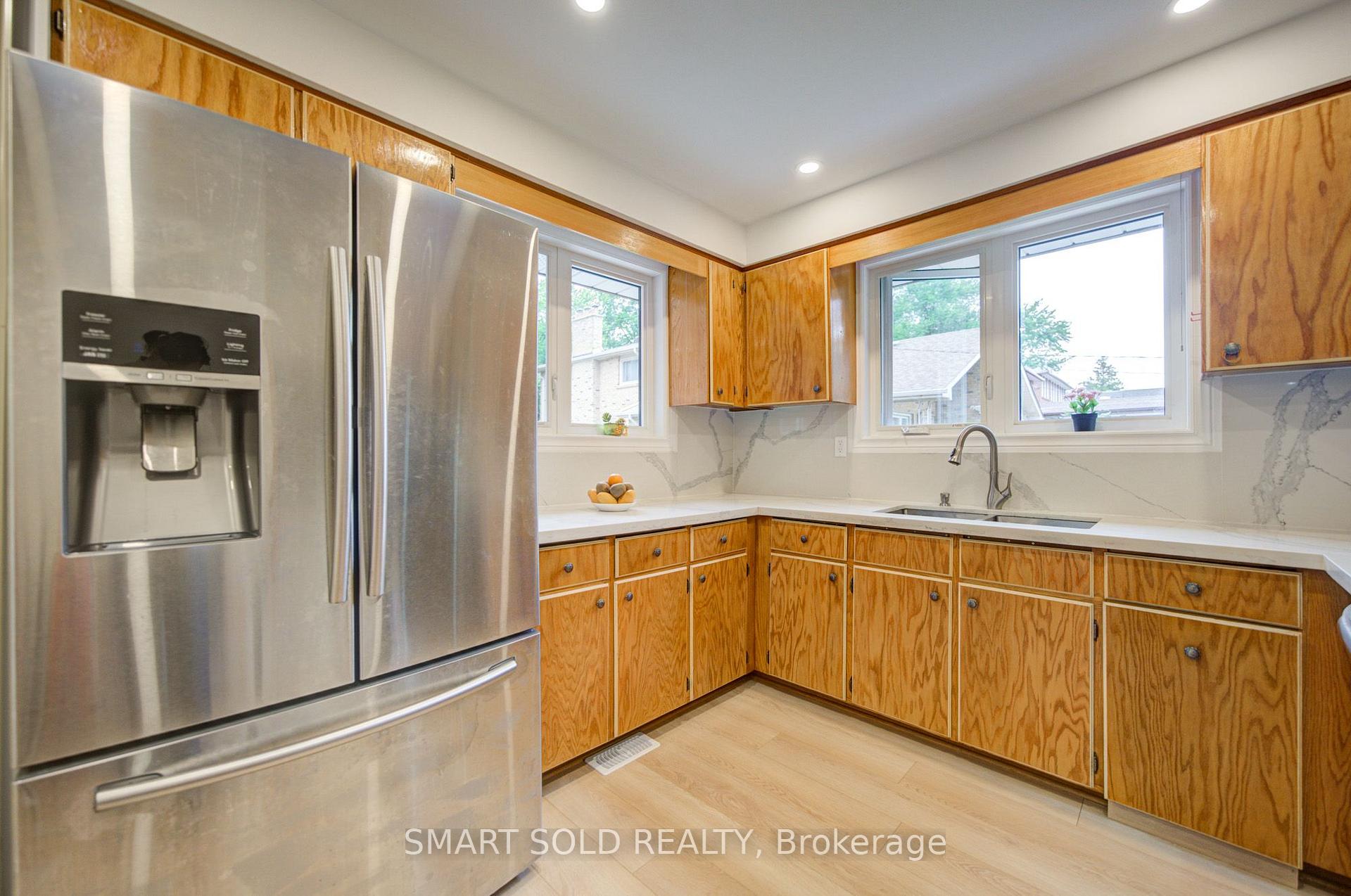 Photo 22 of 56 Gatesview Avenue, Scarborough, Scarborough Village — HOMEH