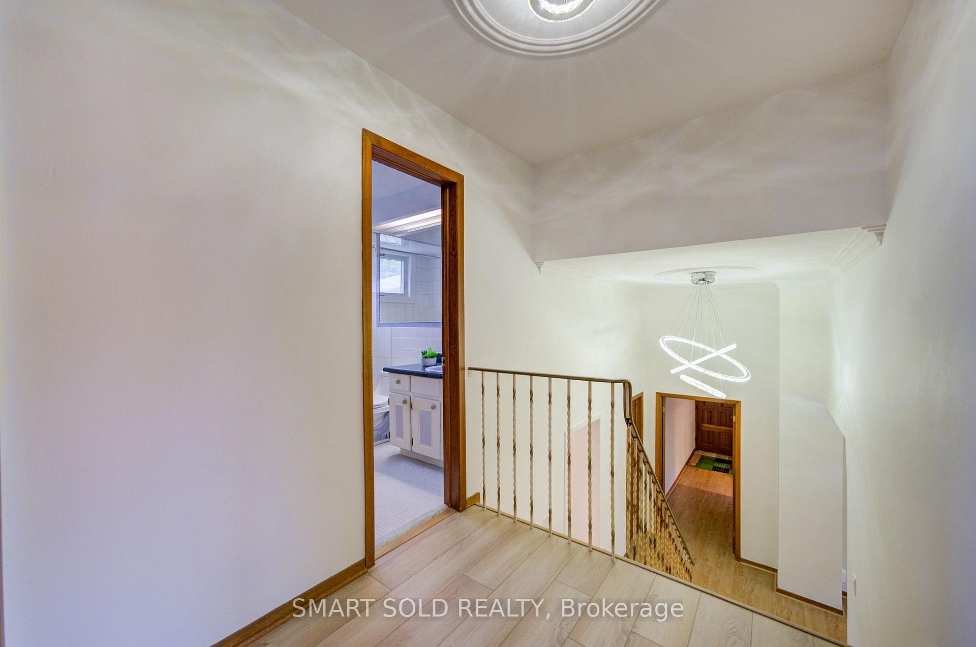 Photo 24 of 56 Gatesview Avenue, Scarborough, Scarborough Village — HOMEH