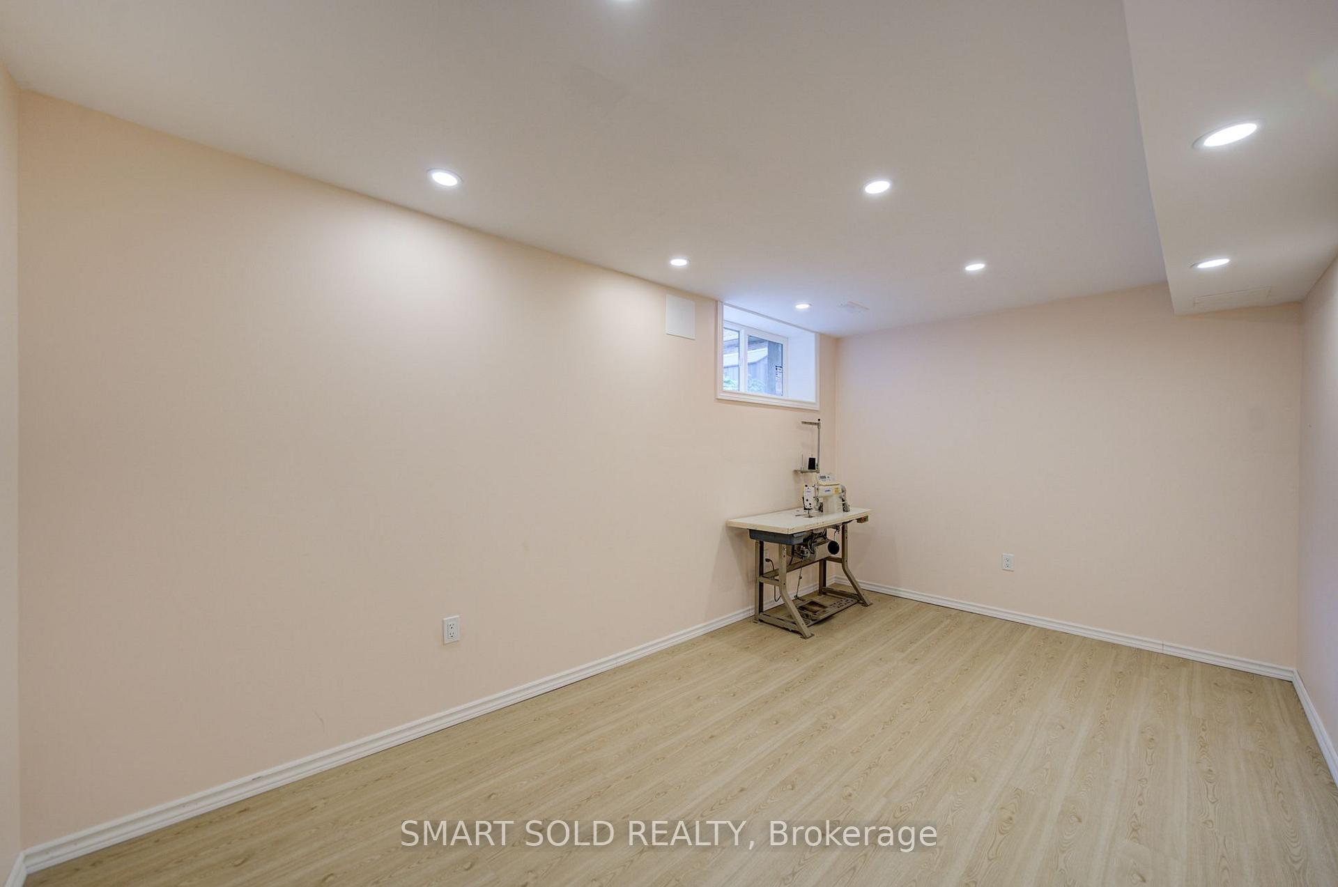 Photo 39 of 56 Gatesview Avenue, Scarborough, Scarborough Village — HOMEH