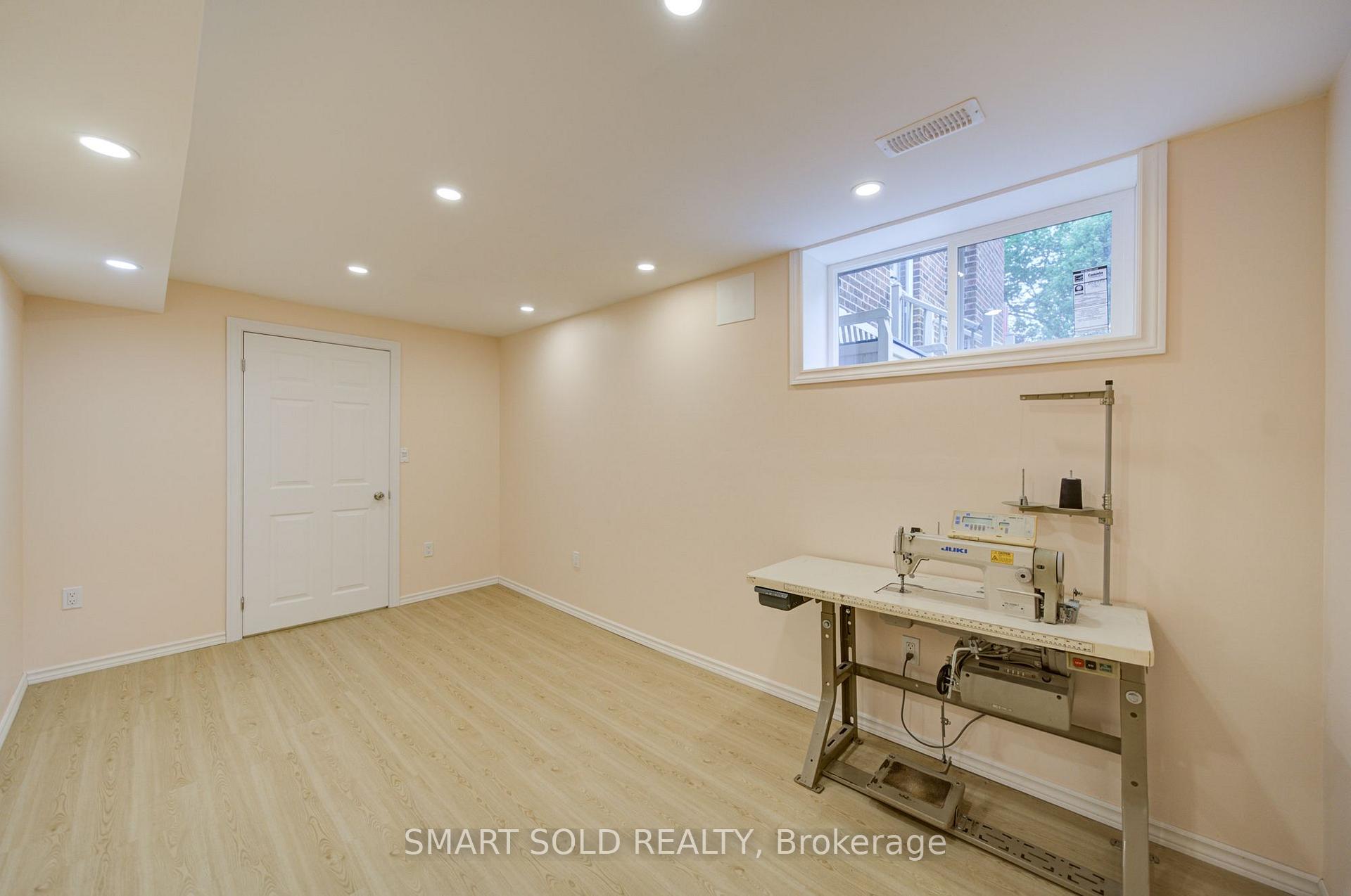 Photo 42 of 56 Gatesview Avenue, Scarborough, Scarborough Village — HOMEH