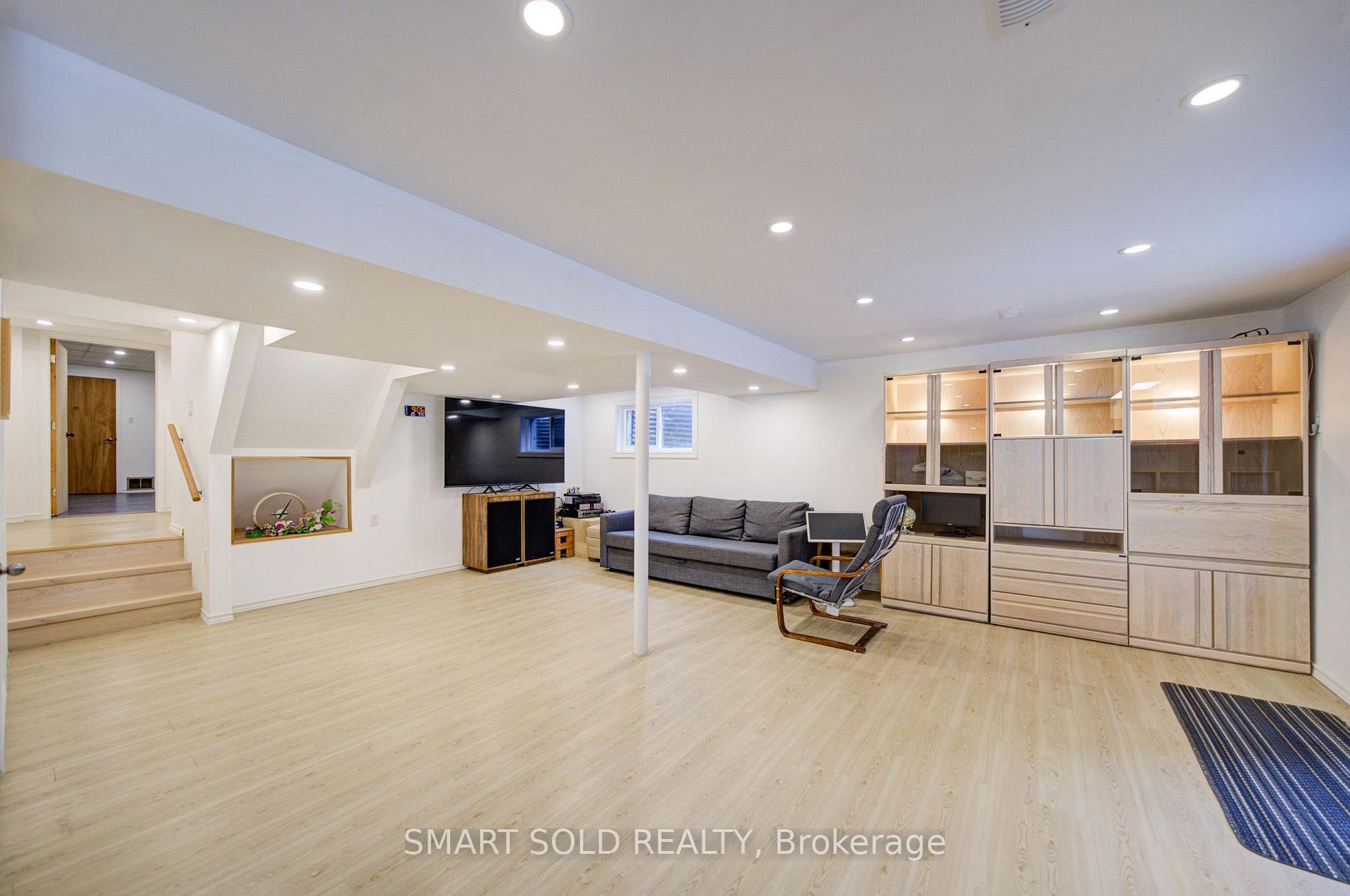 Photo 46 of 56 Gatesview Avenue, Scarborough, Scarborough Village — HOMEH
