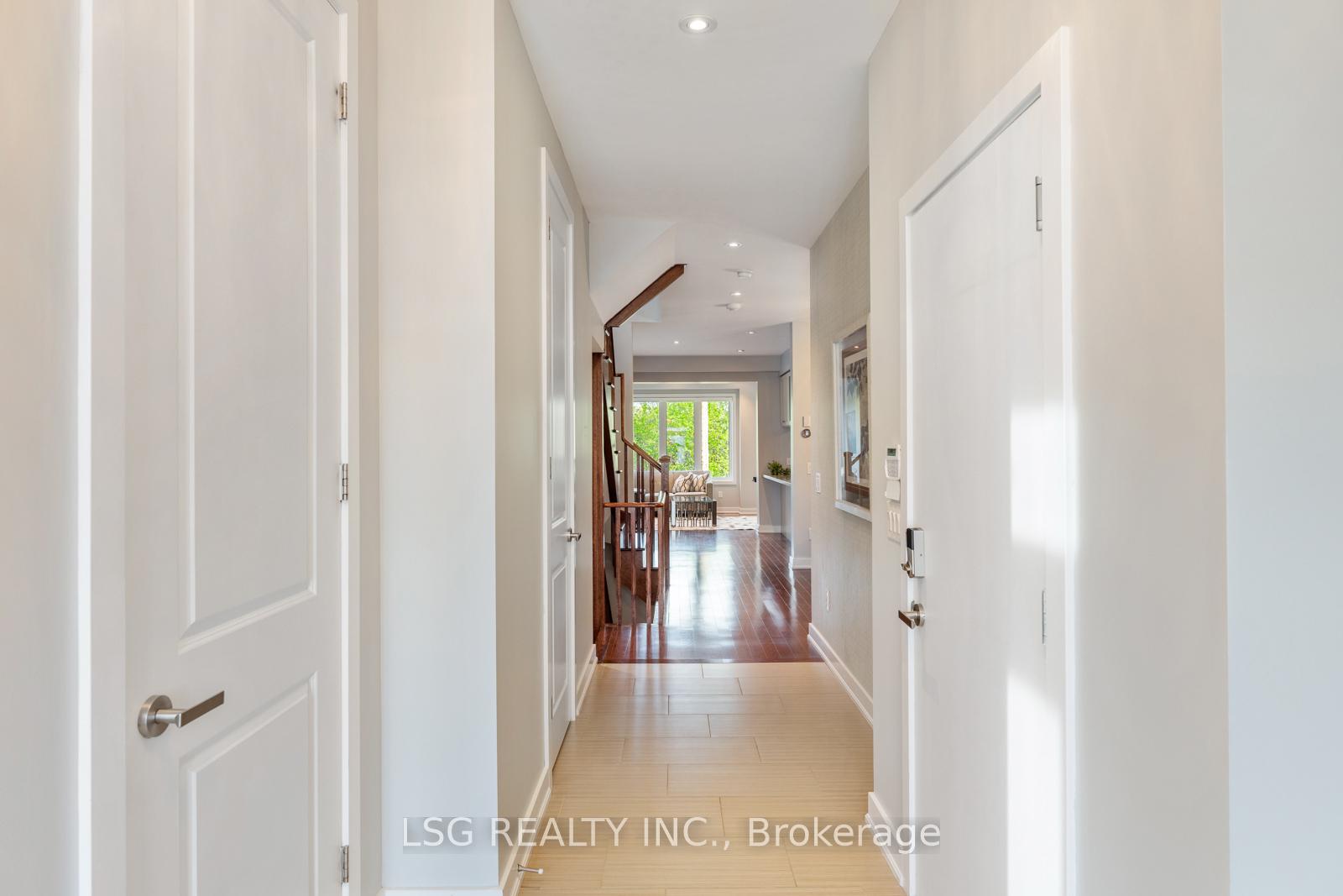 Photo 4 of 101 Dariole Drive, Richmond Hill, Rural Richmond Hill — HOMEH