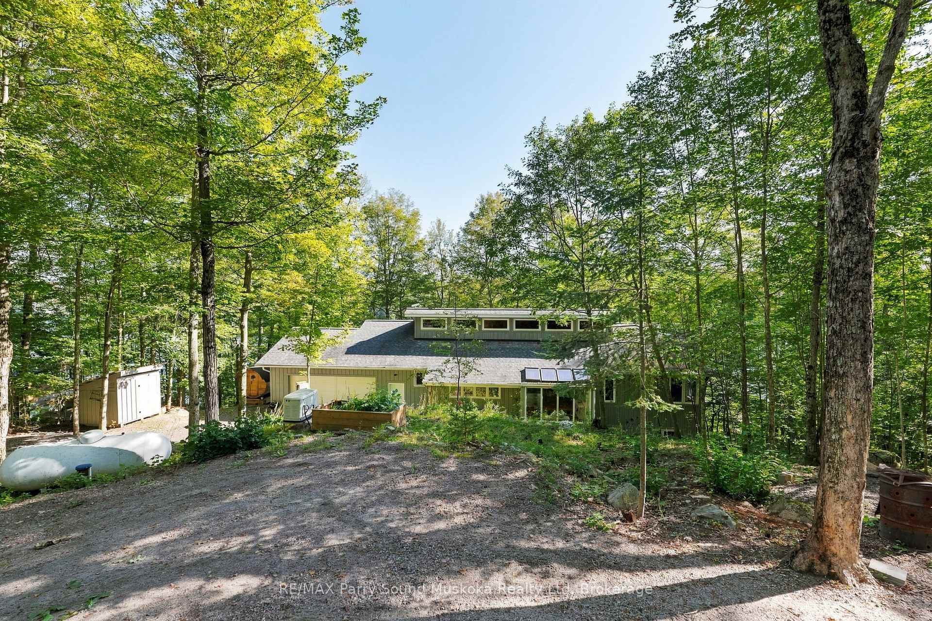 Photo 32 of 621 Deer Run Road, Magnetawan — HOMEH