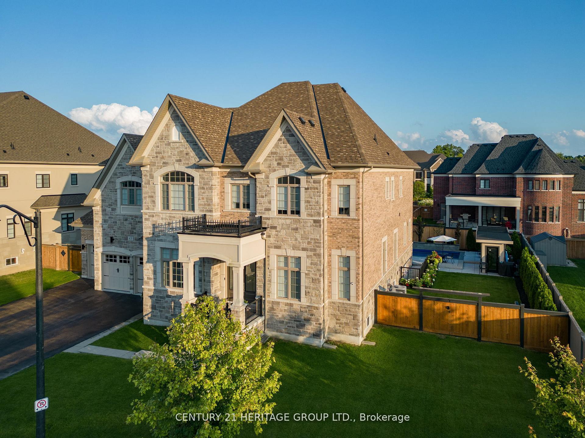 Photo 4 of 43 Sir Henry Court, King, King City — HOMEH