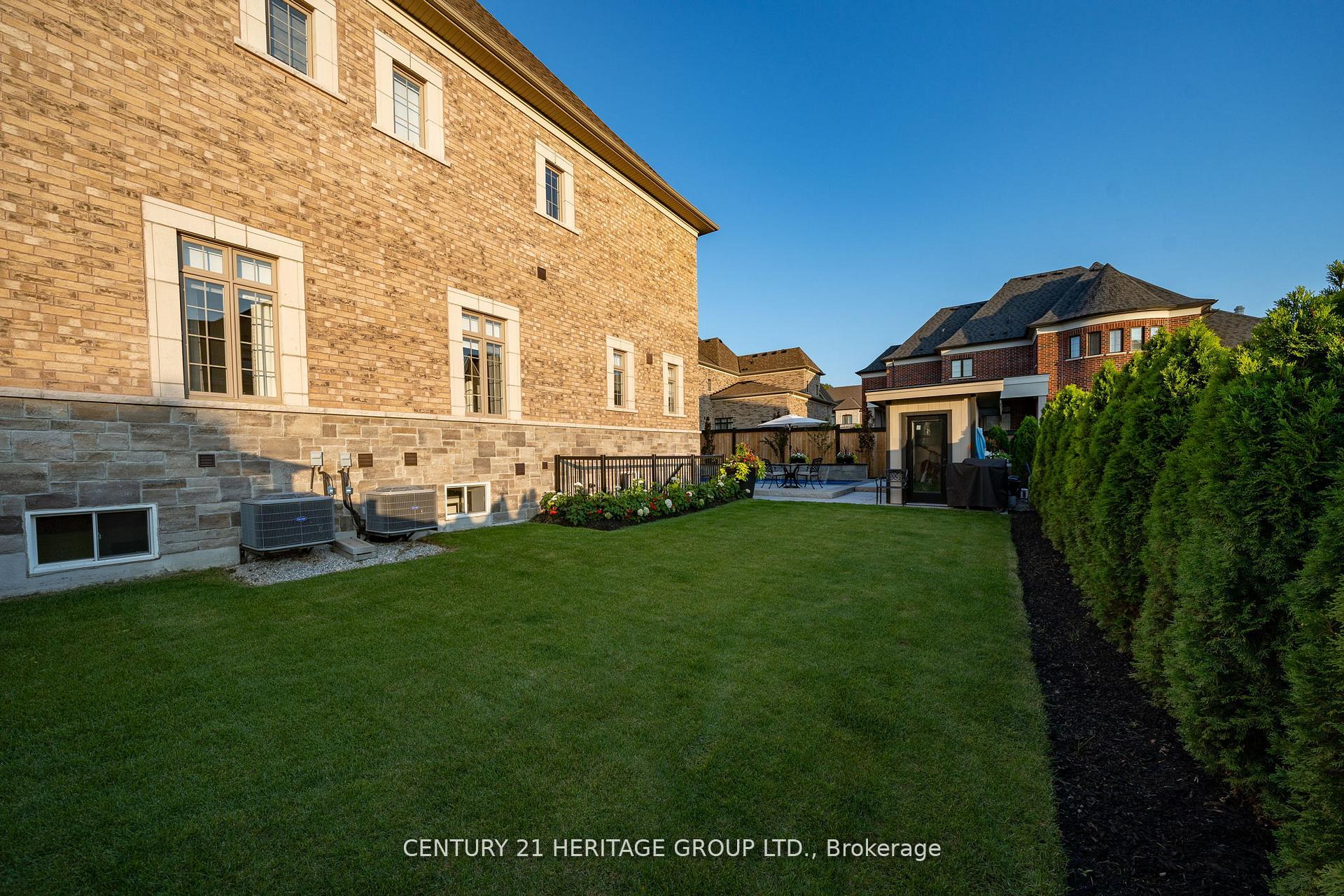 Photo 14 of 43 Sir Henry Court, King, King City — HOMEH