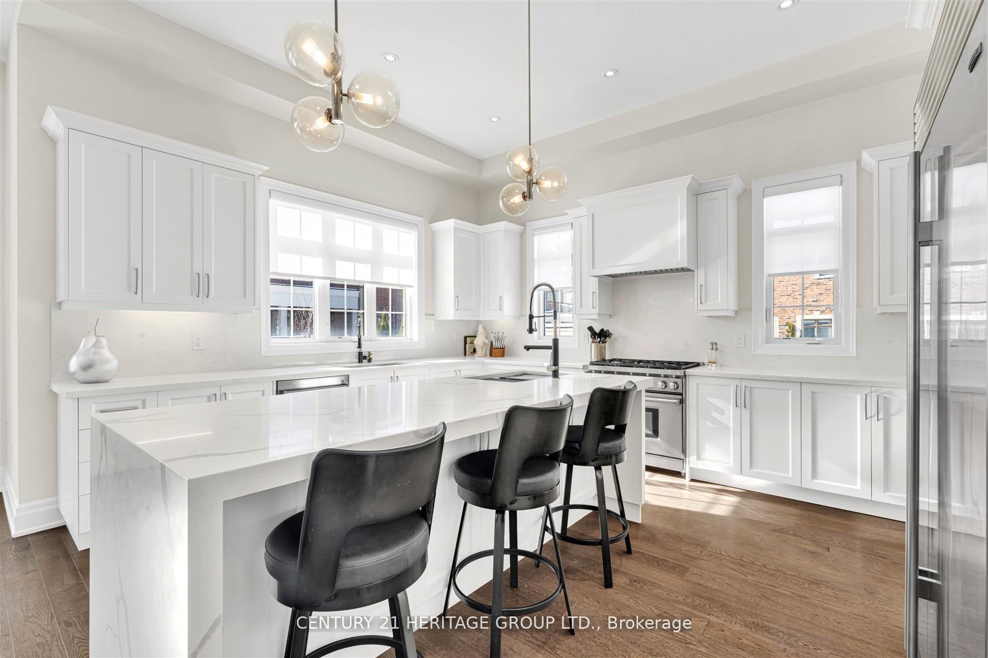 Photo 25 of 43 Sir Henry Court, King, King City — HOMEH