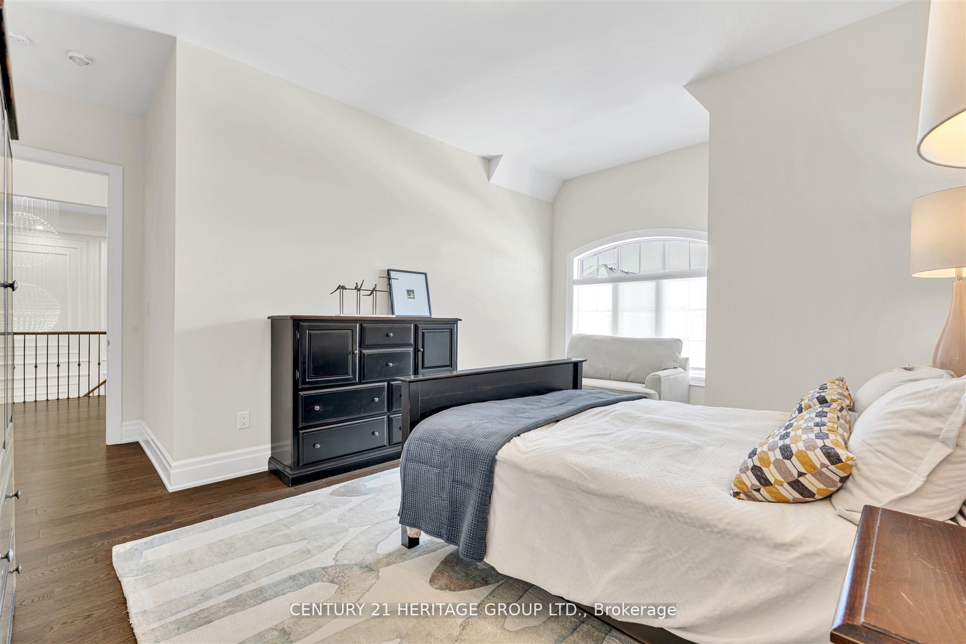 Photo 41 of 43 Sir Henry Court, King, King City — HOMEH
