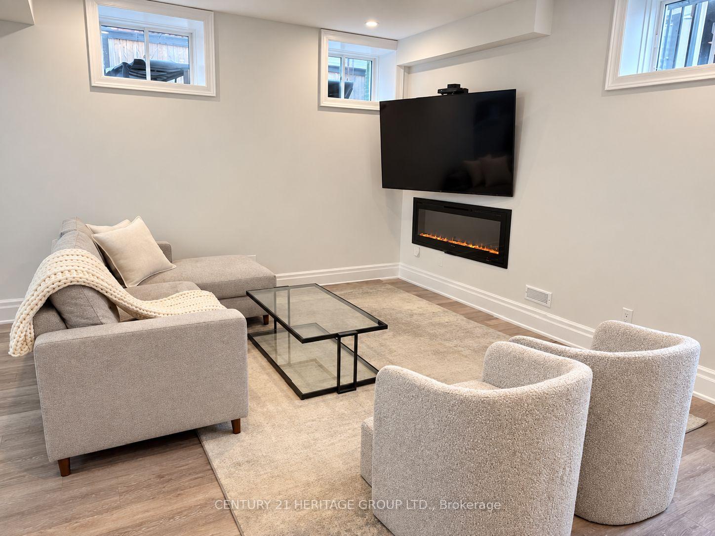 Photo 47 of 43 Sir Henry Court, King, King City — HOMEH