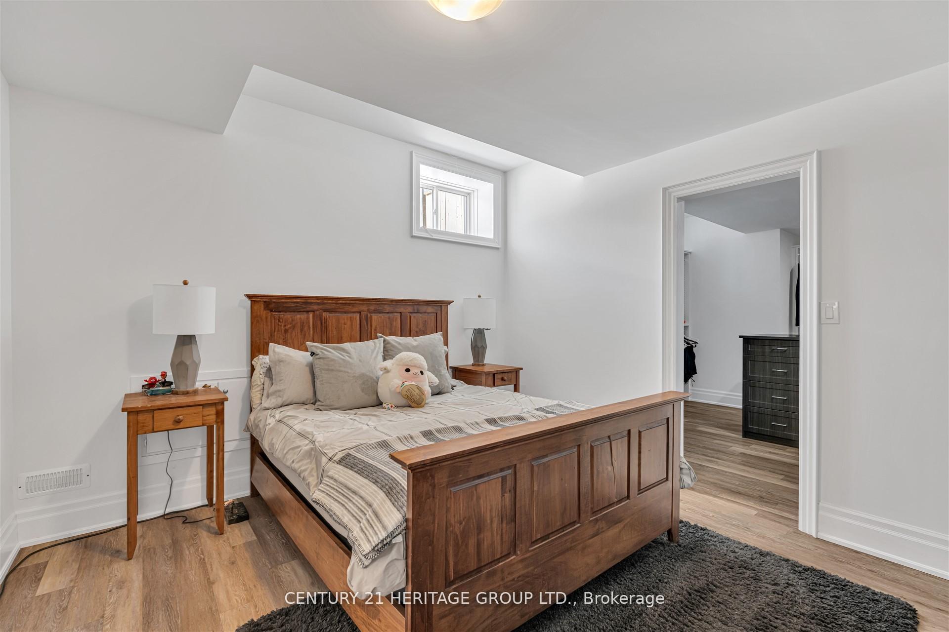 Photo 48 of 43 Sir Henry Court, King, King City — HOMEH