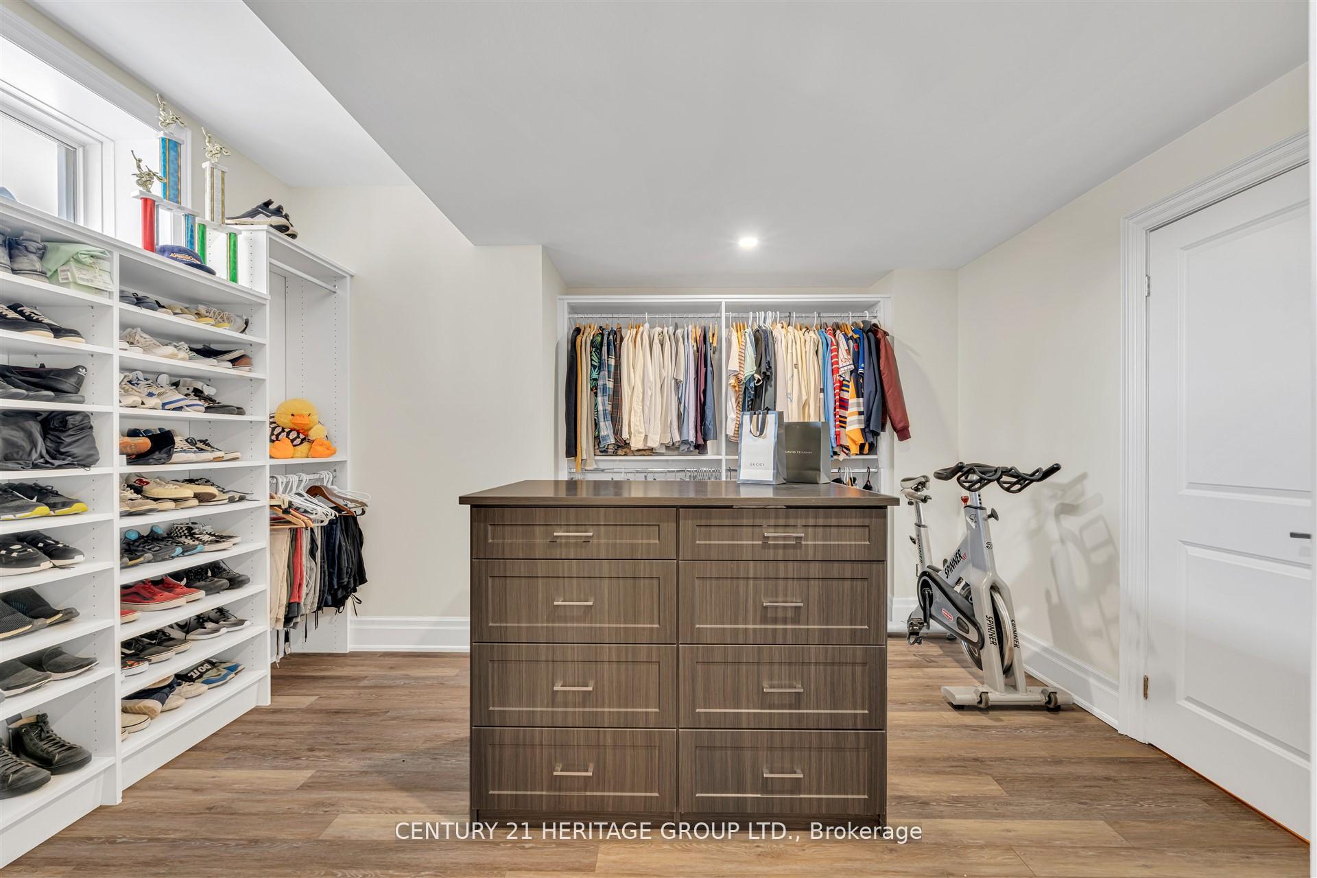 Photo 49 of 43 Sir Henry Court, King, King City — HOMEH