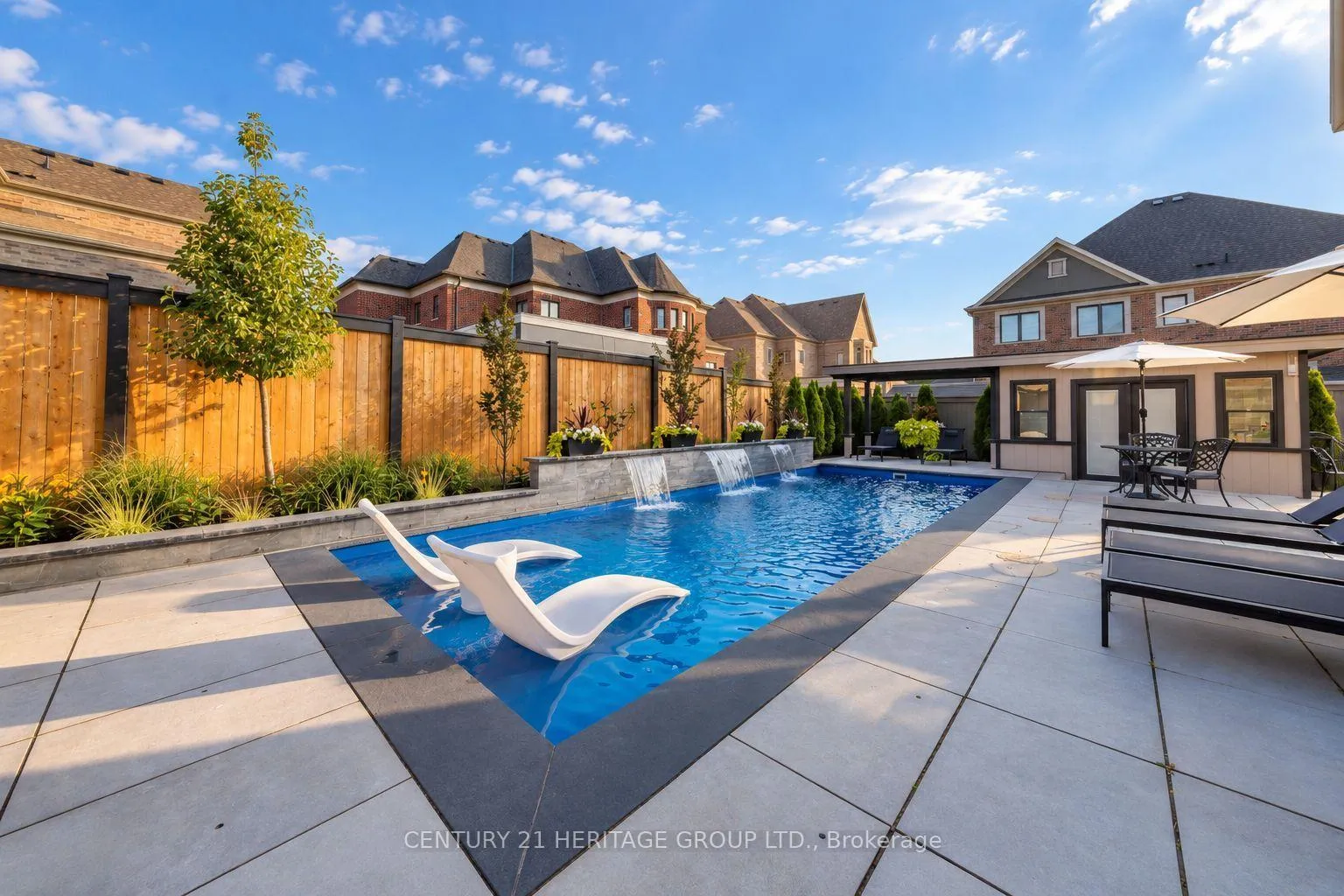 Photo 13 of 43 Sir Henry Court, King, King City — HOMEH