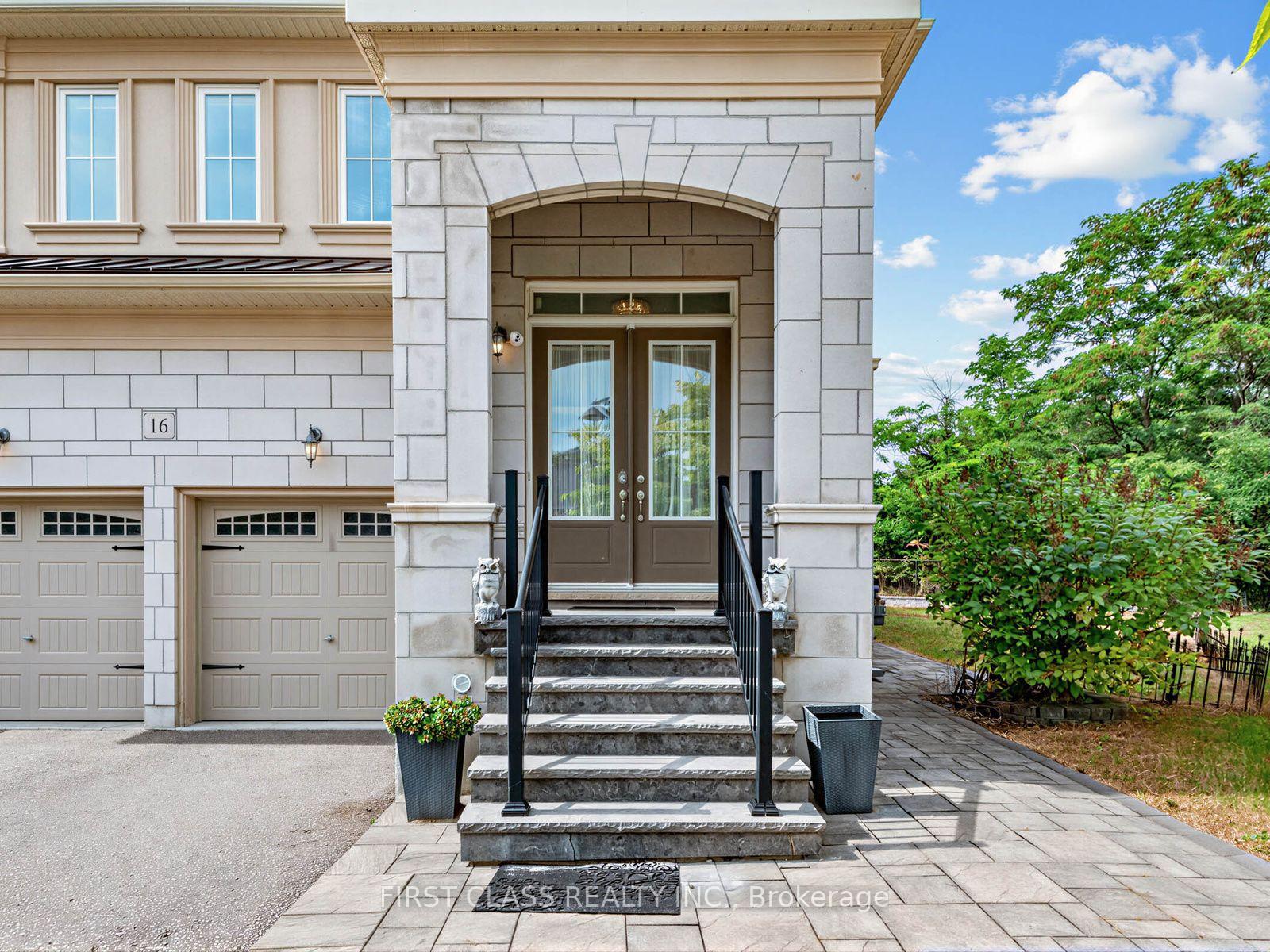 Photo 3 of 16 Macdonald Court, Richmond Hill, Oak Ridges Lake Wilcox — HOMEH