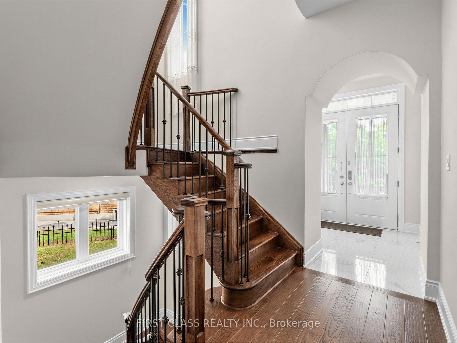 Photo 8 of 16 Macdonald Court, Richmond Hill, Oak Ridges Lake Wilcox — HOMEH